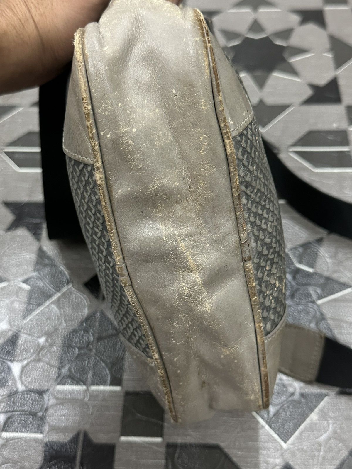 Emporio Armani Vintage 1990 Emporio Armani Fish Leather Sling Bag Size ONE SIZE - 9 Thumbnail