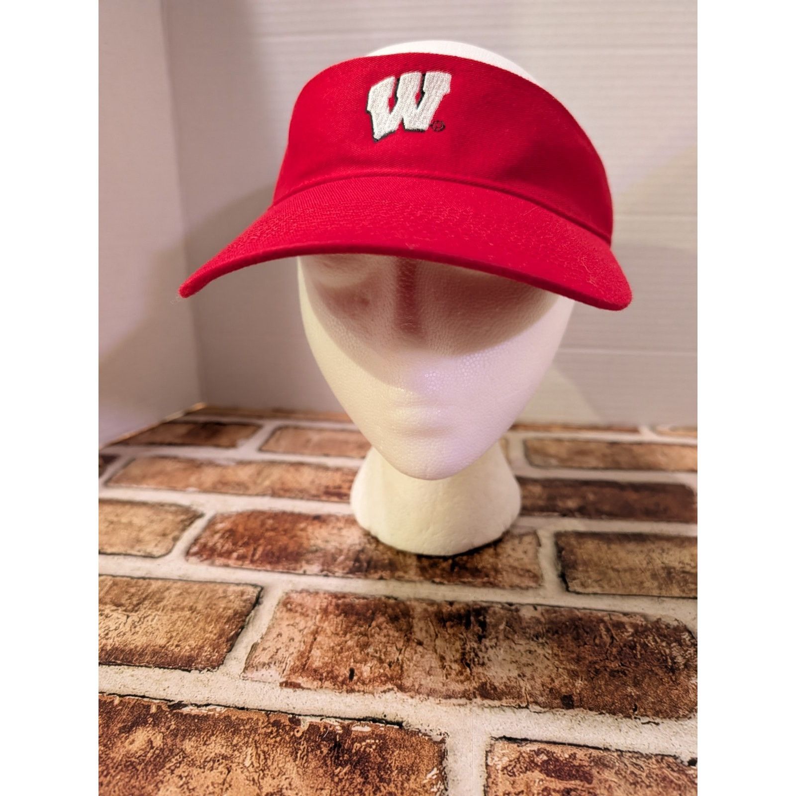 Other Wisconsin Badgers Officially Licensed Visor Hat Cap Red Size ONE SIZE - 1 Thumbnail