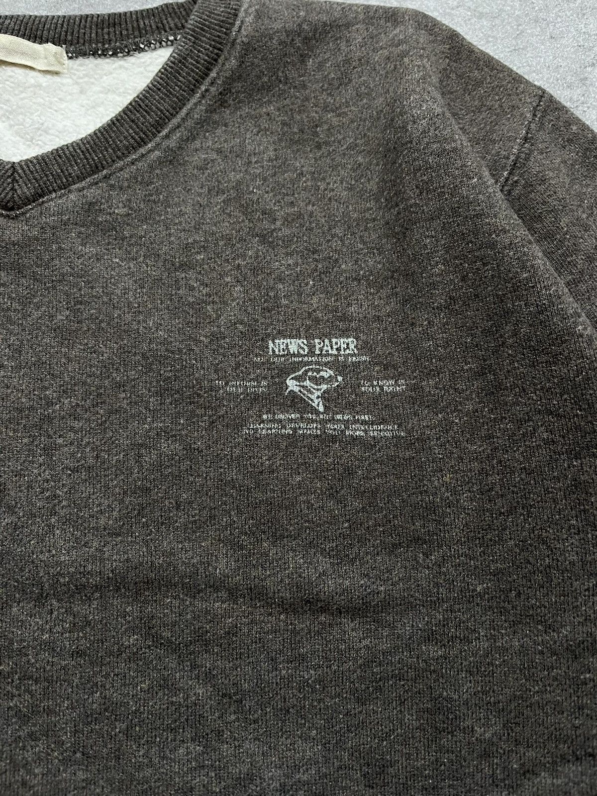 Japanese Brand Newspaper Graphic V-Neck Sweatshirt Size US M / EU 48-50 / 2 - 7 Thumbnail