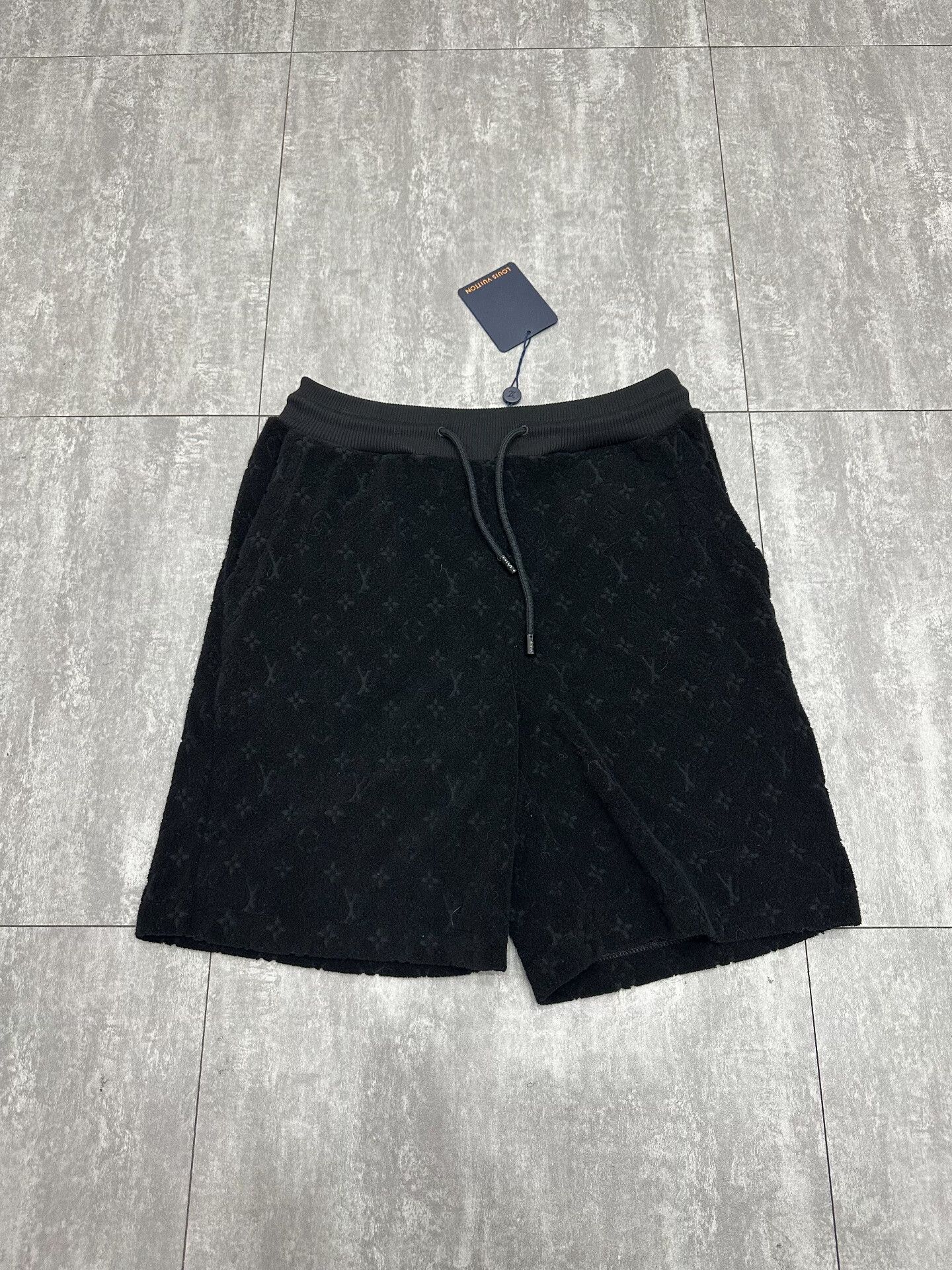 Louis Vuitton Louis Vuitton Black Shorts 28 Men Size US 28 / EU 44 - 1 Thumbnail
