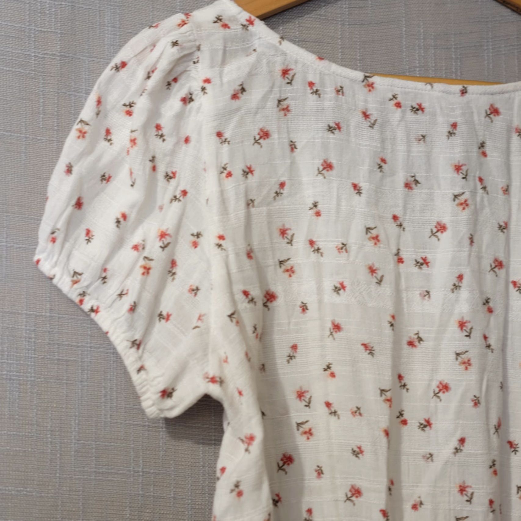 American Eagle Outfitters American Eagle Smocked Top Womens L White Floral Cropped Puff Sleeve Size L / US 10 / IT 46 - 6 Thumbnail
