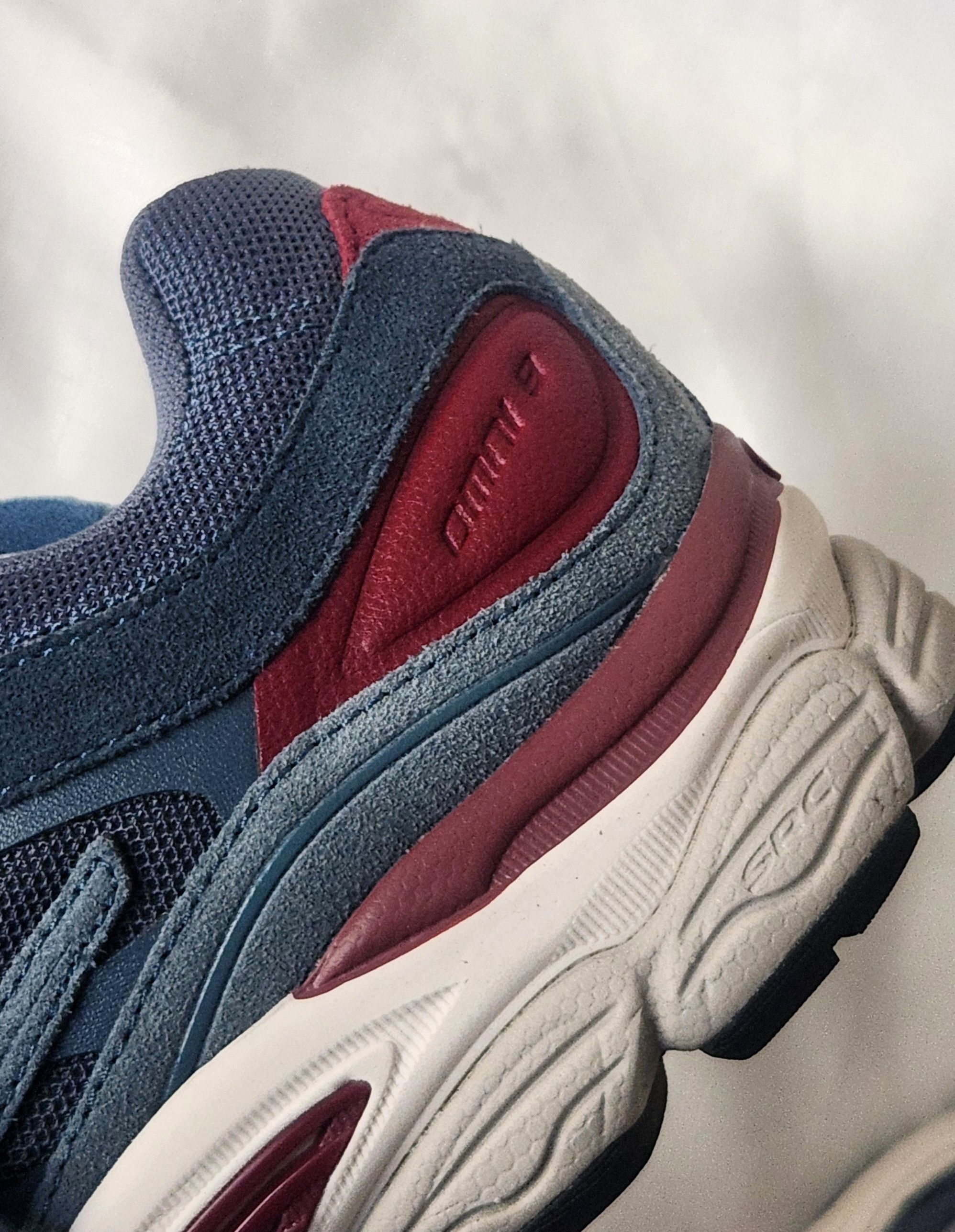 Saucony Saucony Progrid Omni 9 SPC Unisex Navy Blue Burgandy size 9 Size US 9 / EU 42 - 12 Thumbnail