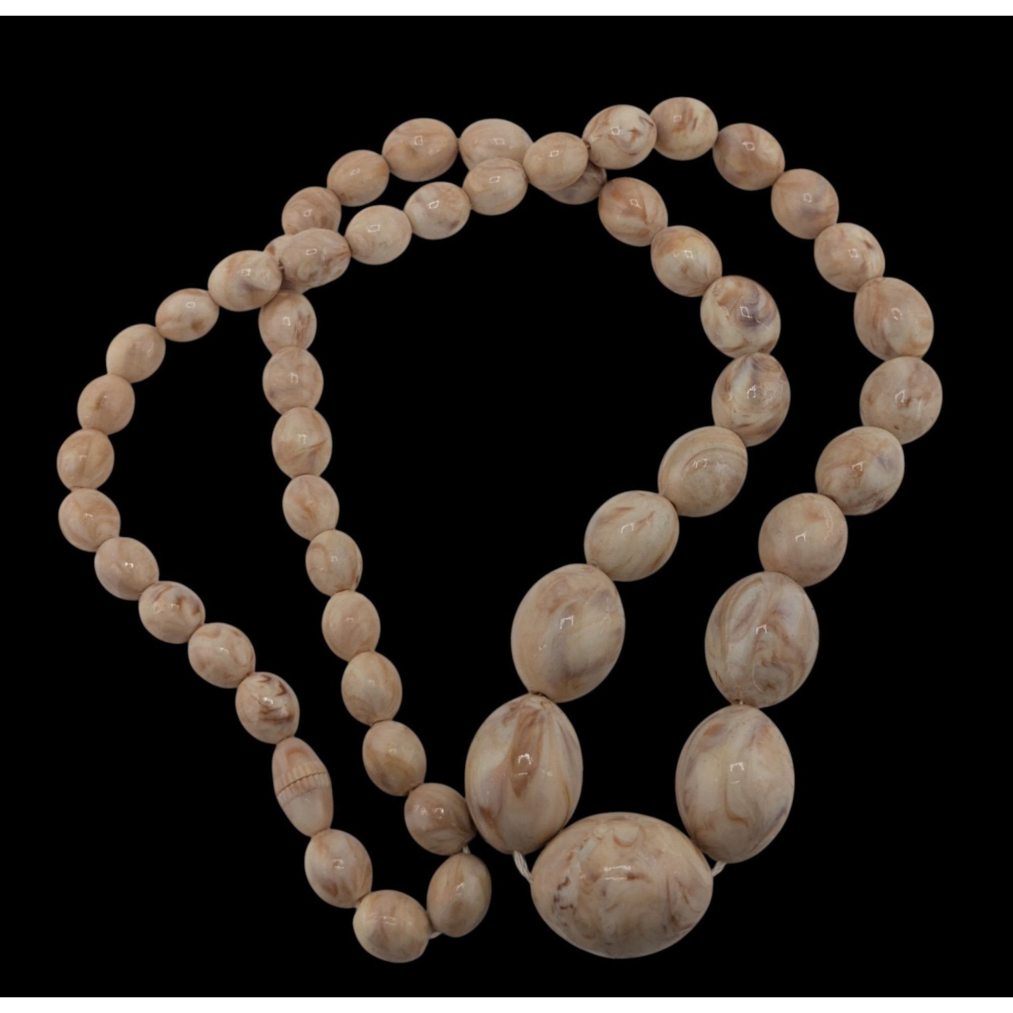 Other Vintage Marbled Cream Lucite Beaded Necklace With Screw Clas Size ONE SIZE - 1 Thumbnail