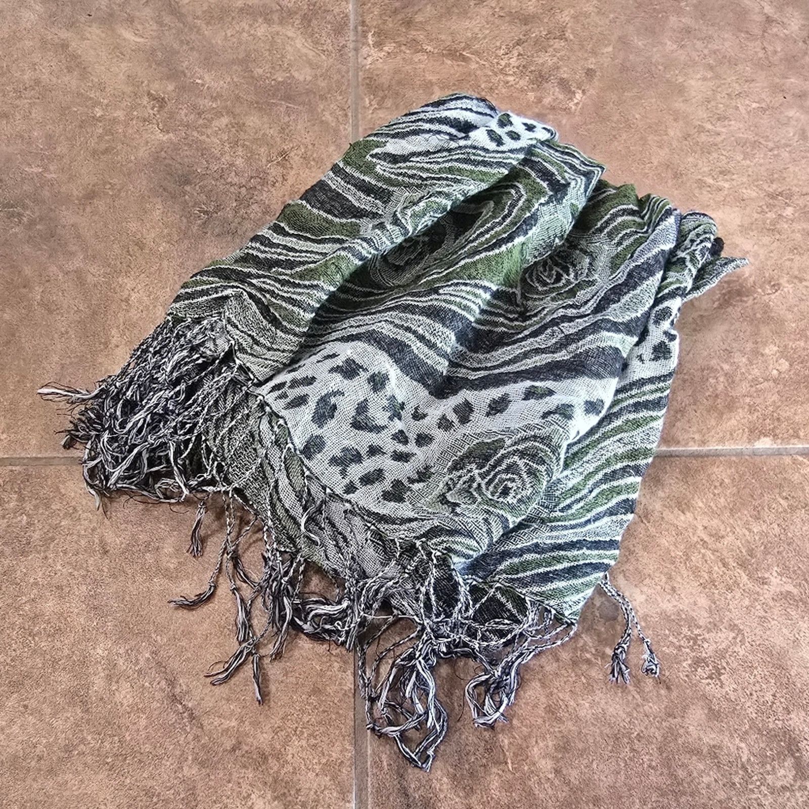 Other Forest Green Rose Detailed Fringe Scarf Size ONE SIZE - 3 Thumbnail