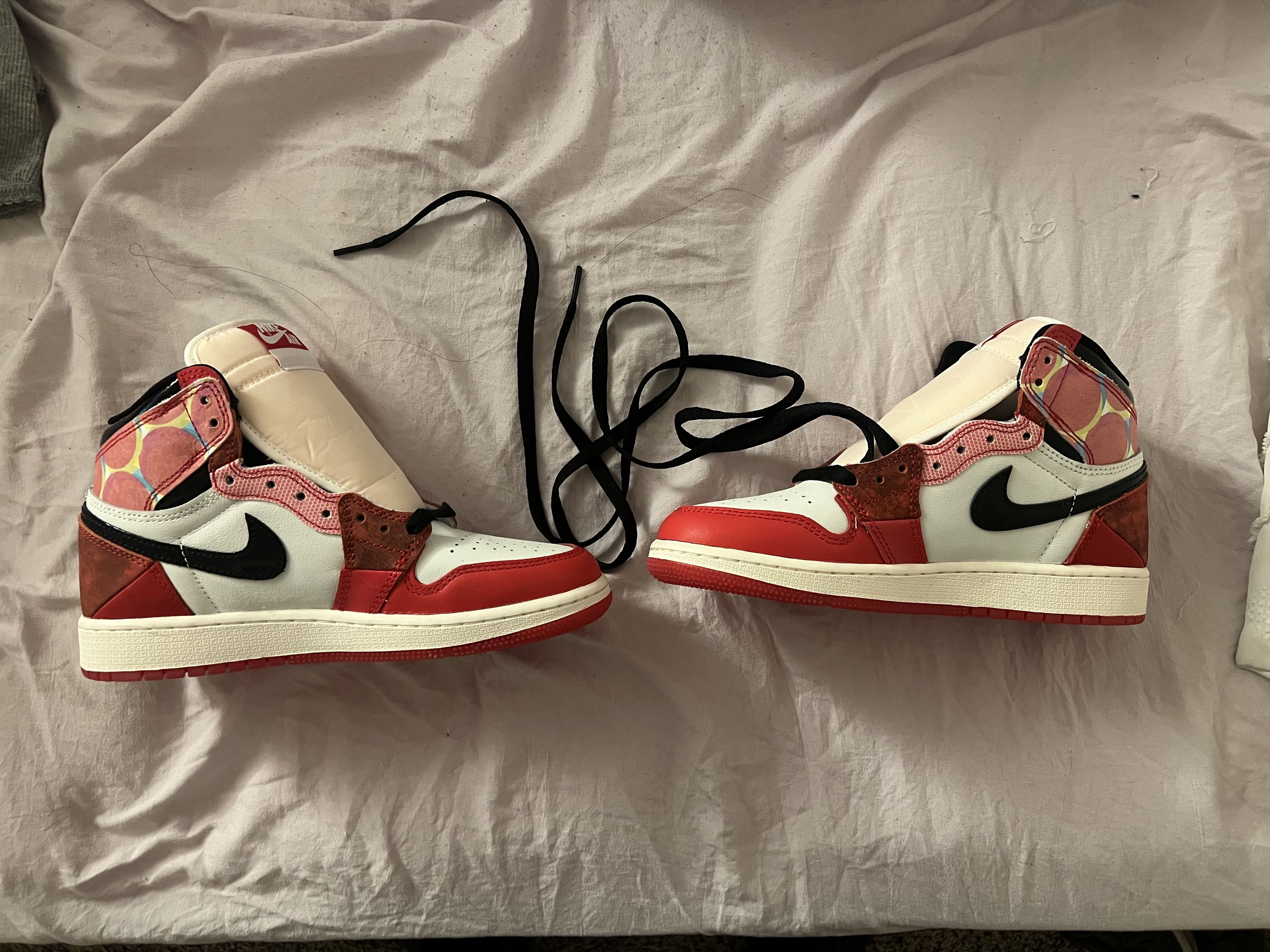 Jordan Brand Jordan 1 Retro High OG Spider-Man Across the Spider-Verse 4Y Size US 5.5 / IT 35.5 - 2 Thumbnail