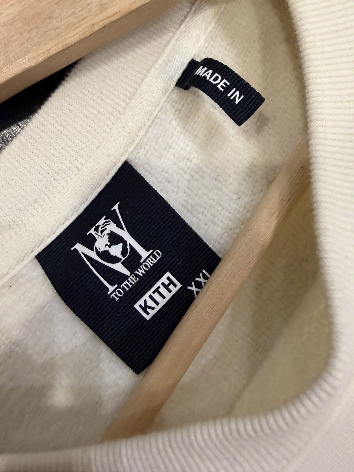 Kith Kith NY To The World Apple Crewneck - Beige Size US XXL / EU 58 / 5 - 4 Thumbnail