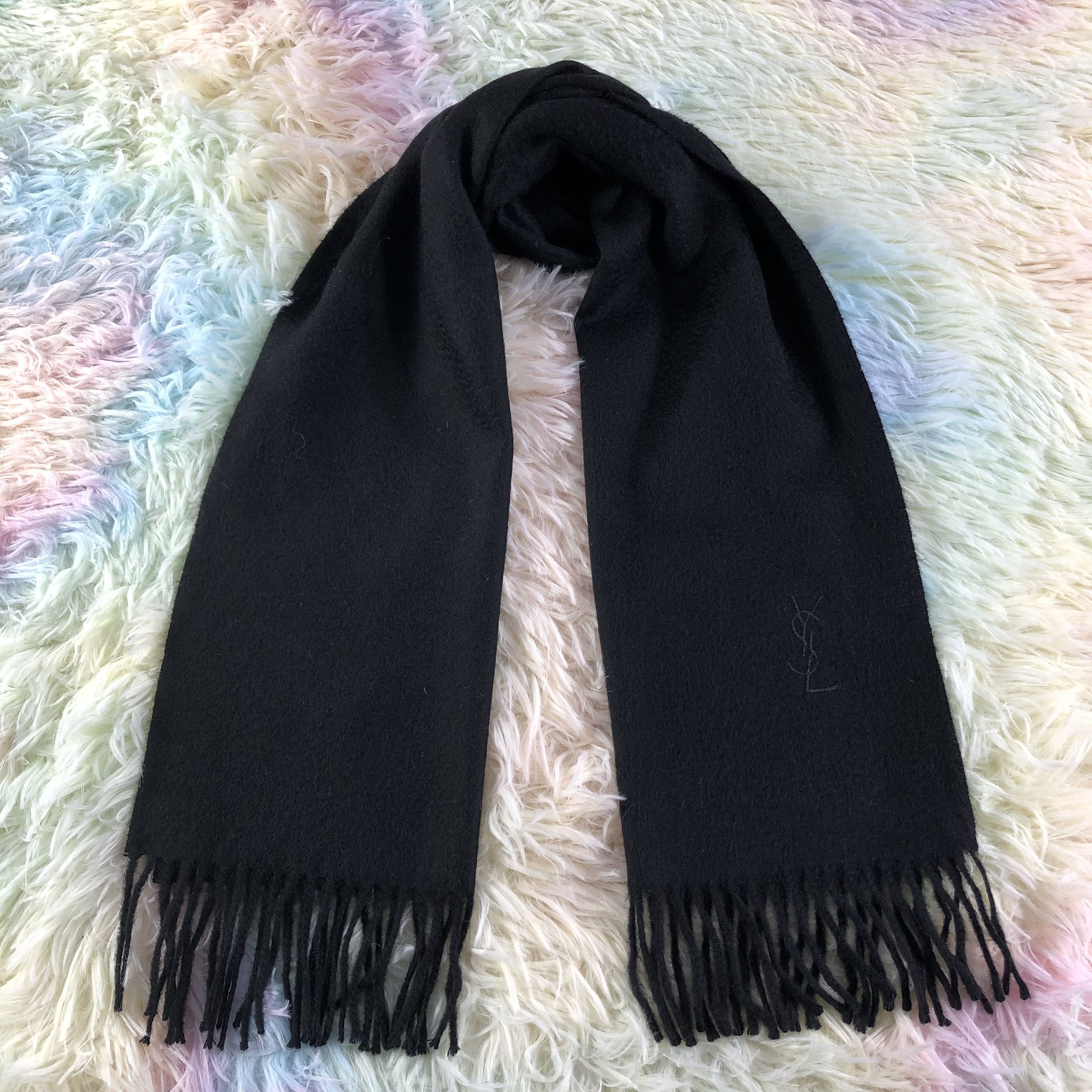 Yves Saint Laurent Scarf / Muffler / Neckwear - KM432