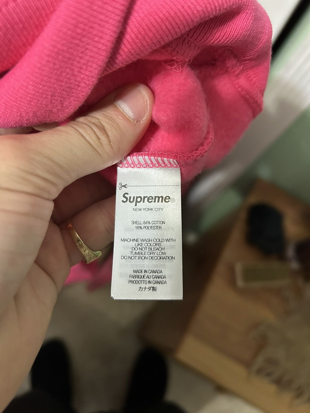 Supreme Supreme small box logo magenta hoodie size M Brand new!! Size US M / EU 48-50 / 2 - 7 Thumbnail
