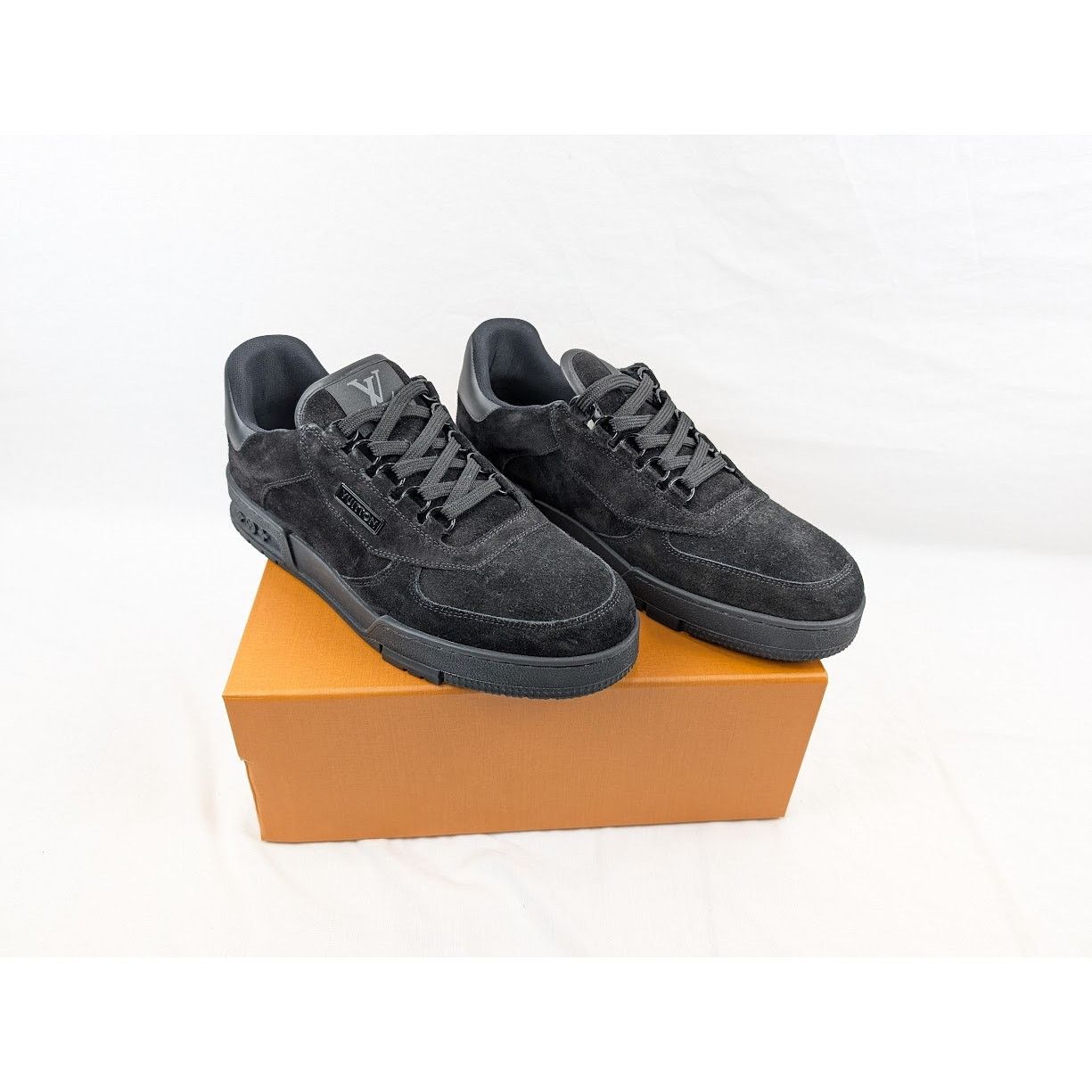 Louis Vuitton o1rshd1 Low-Top Sneakers in Black Size US 8 / EU 41 - 22 Thumbnail