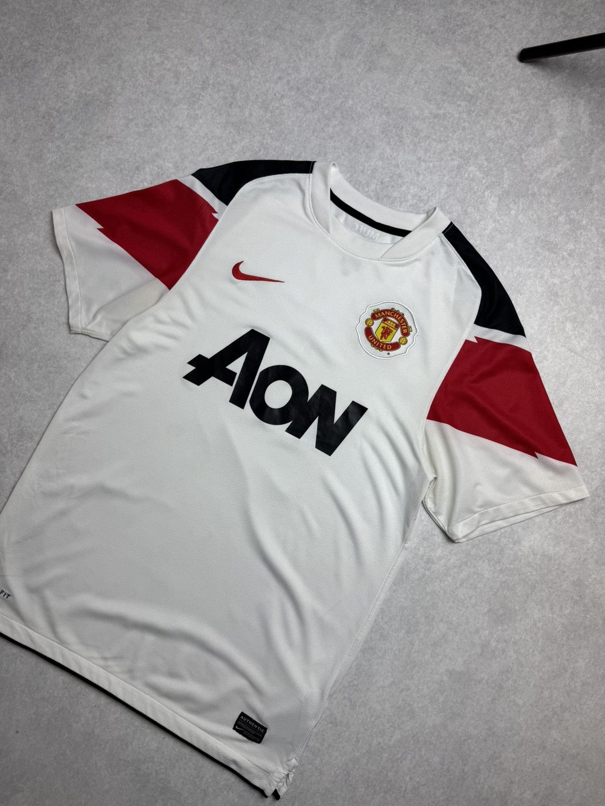 Nike 2010-11 Manchester United Nike Aon Football Shirt white S Size US S / EU 44-46 / 1 - 2 Thumbnail