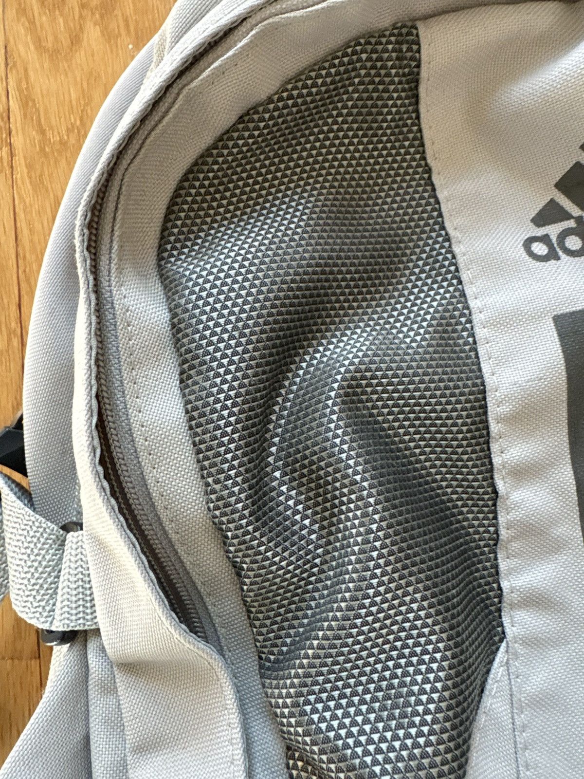 Adidas Adidas Vintage Y2K Backpack Logo Bag Retro 2000s READ Size ONE SIZE - 7 Thumbnail