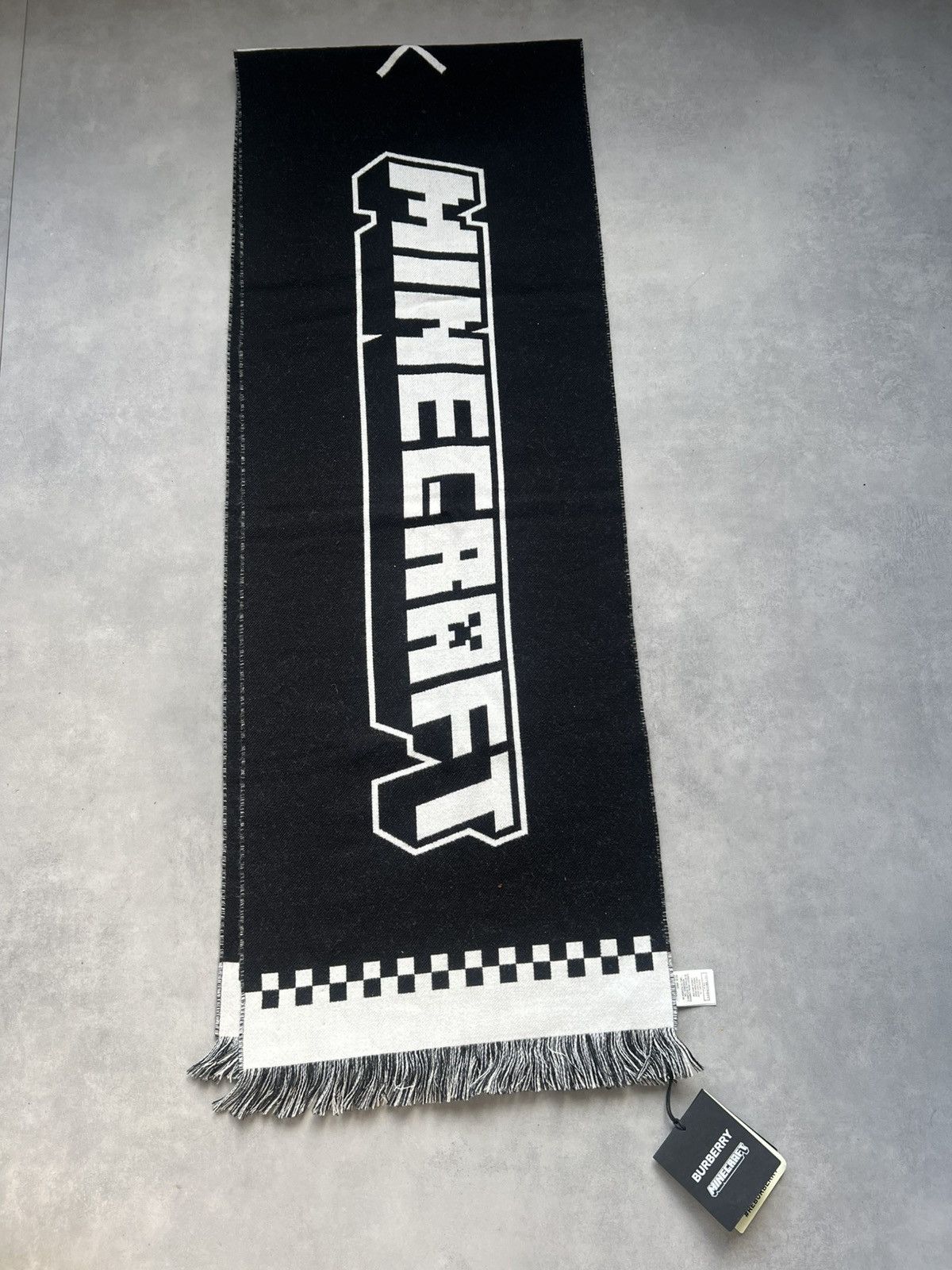 Burberry Burberry x Minecraft Scarf Size ONE SIZE - 2 Thumbnail