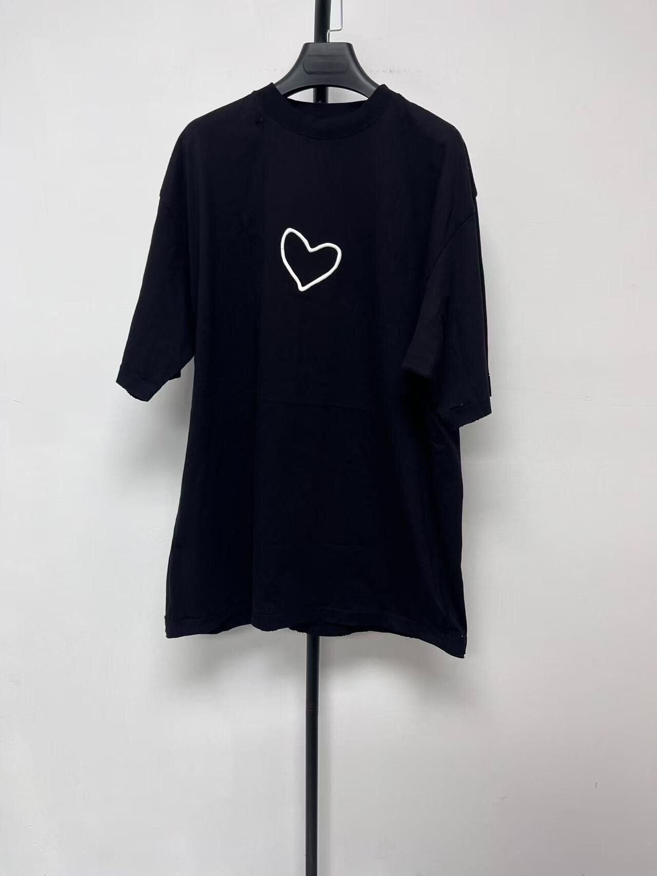 Balenciaga balenciaga oversized heart graphic short sleeve tee Size US M / EU 48-50 / 2 - 1 Thumbnail