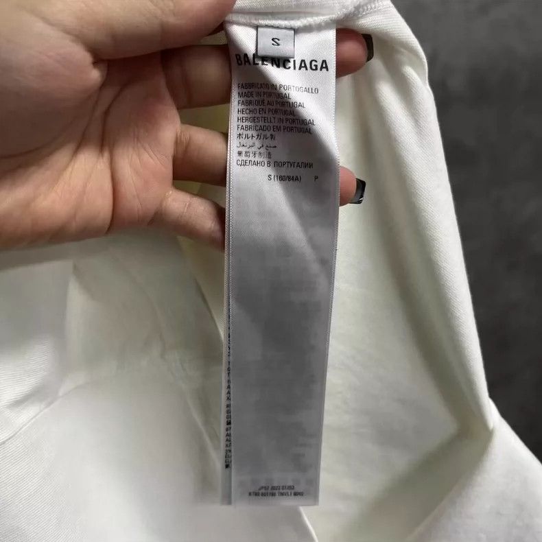 Balenciaga Balenciaga White ripped monogram logo made of old round ne Size US S / EU 44-46 / 1 - 3 Thumbnail