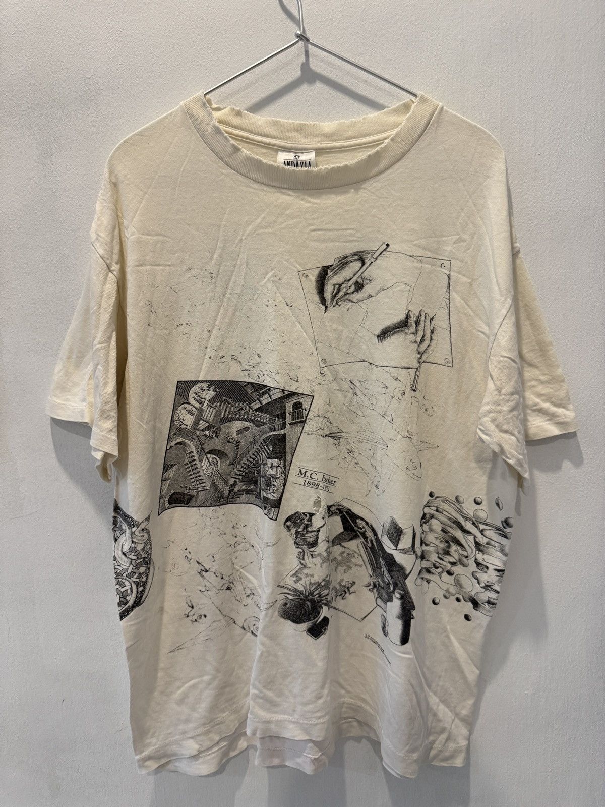 Vintage Vintage Mc Escher All Overprint T-Shirt Size US L / EU 52-54 / 3 - 1 Thumbnail
