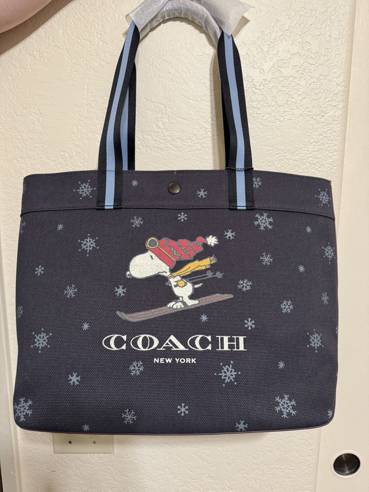Coach NWT Coach CE632 X Peanuts Large Tote 38 With Snoopy Ski Size ONE SIZE - 12 Thumbnail
