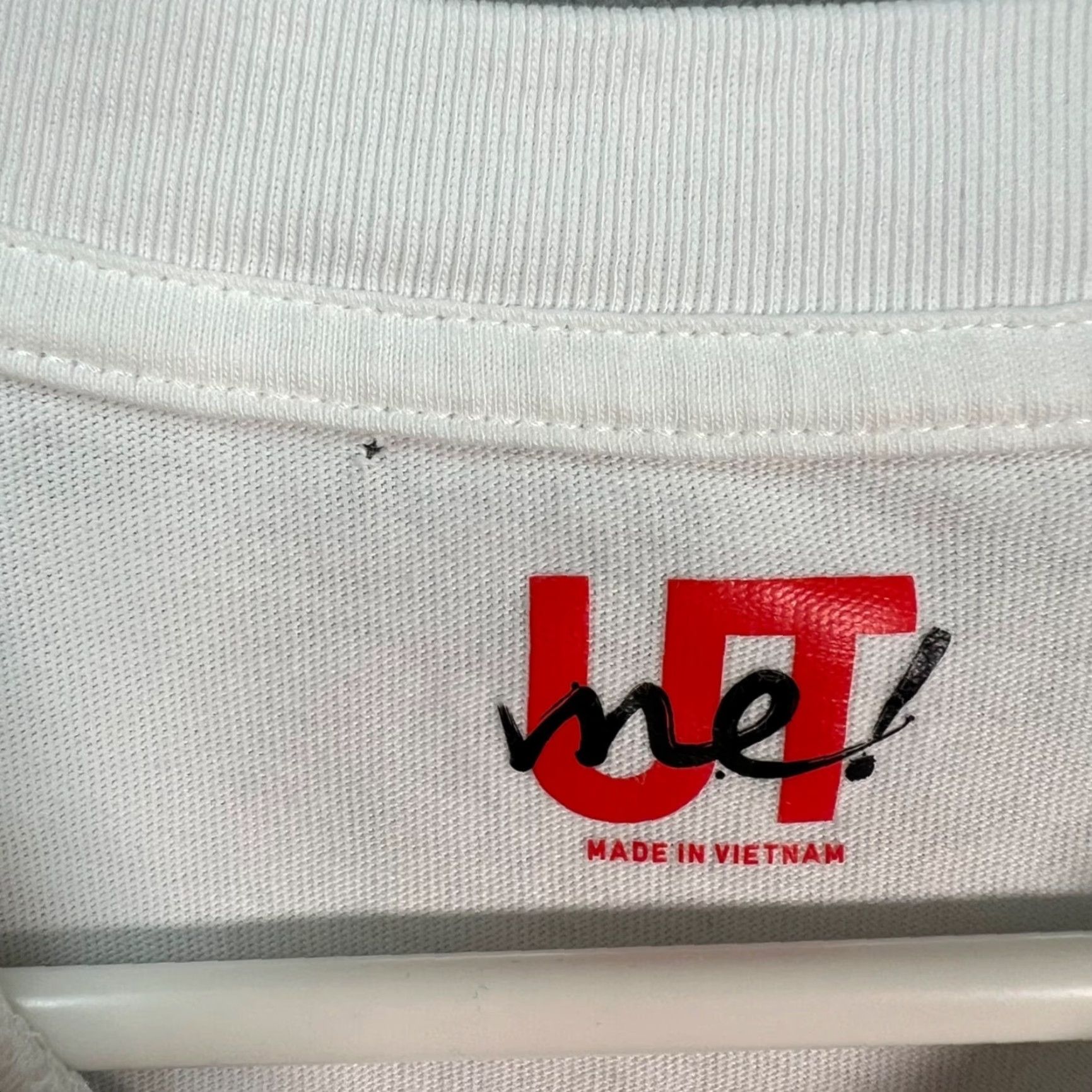Uniqlo Uniqlo UT Handle With Care Graphic White T-Shirt Mens L 100% Cotton Shirt Summer White Mens Large Size US L / EU 52-54 / 3 - 3 Thumbnail