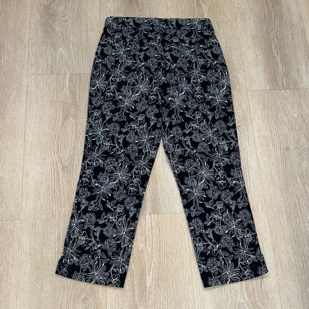 Kenzo Kenar, Black & White Floral Outline Stretchy Pull on Cropped Size 28" / US 6 / IT 42 - 12 Thumbnail
