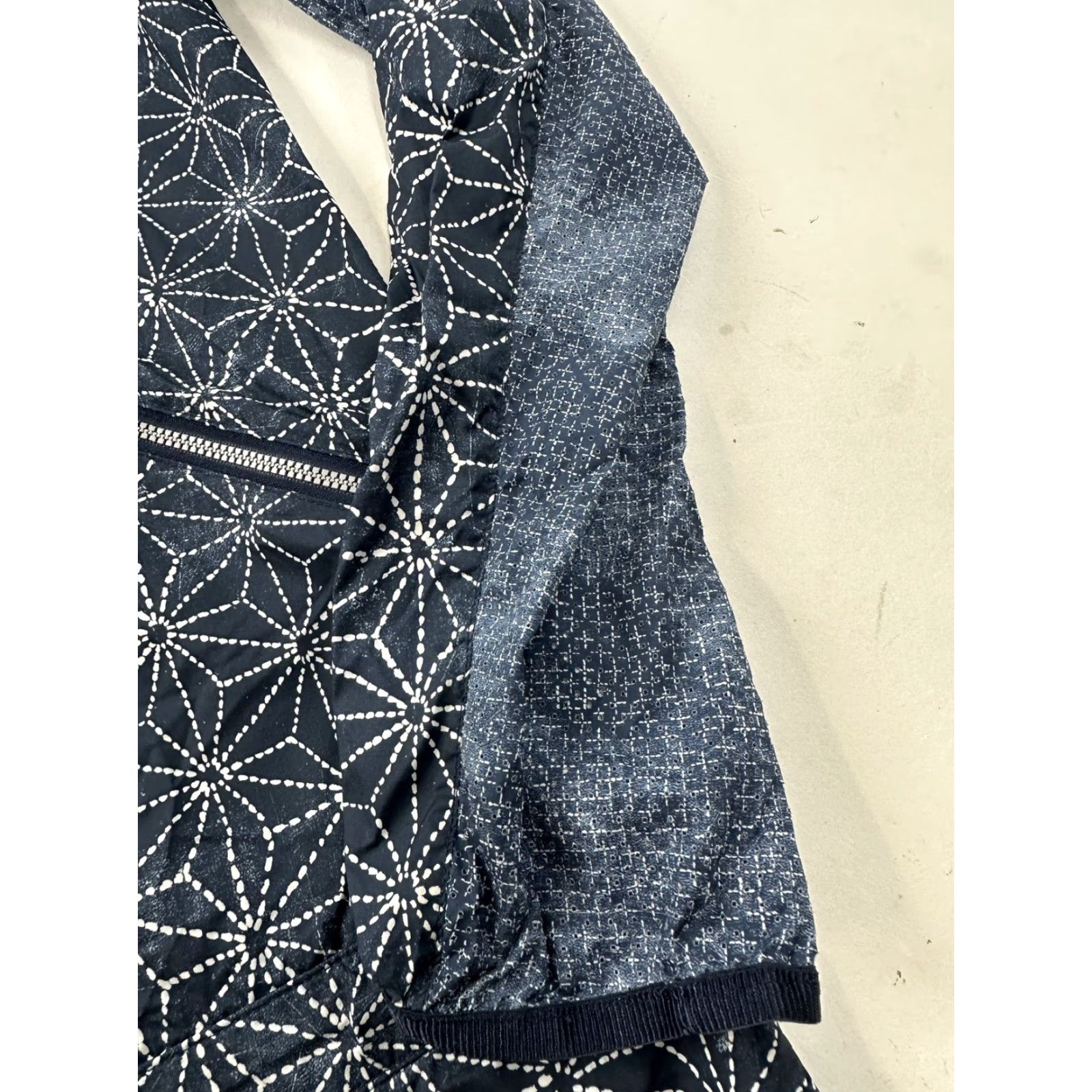 Lululemon Lululemon Jacket Womens 6 Blue Geometric Print Asymmetrical Zip Hoodie Pullover Size M / US 6-8 / IT 42-44 - 2 Thumbnail