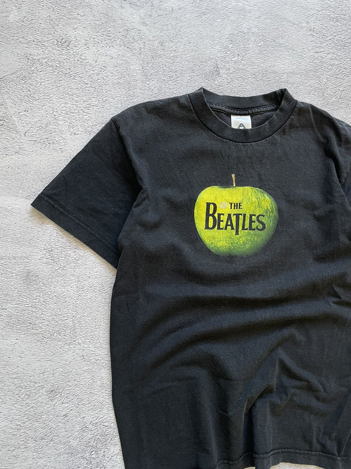 Band Tees The Beatles Apple Logo Vintage Band Tee Shirt Size US S / EU 44-46 / 1 - 2 Thumbnail
