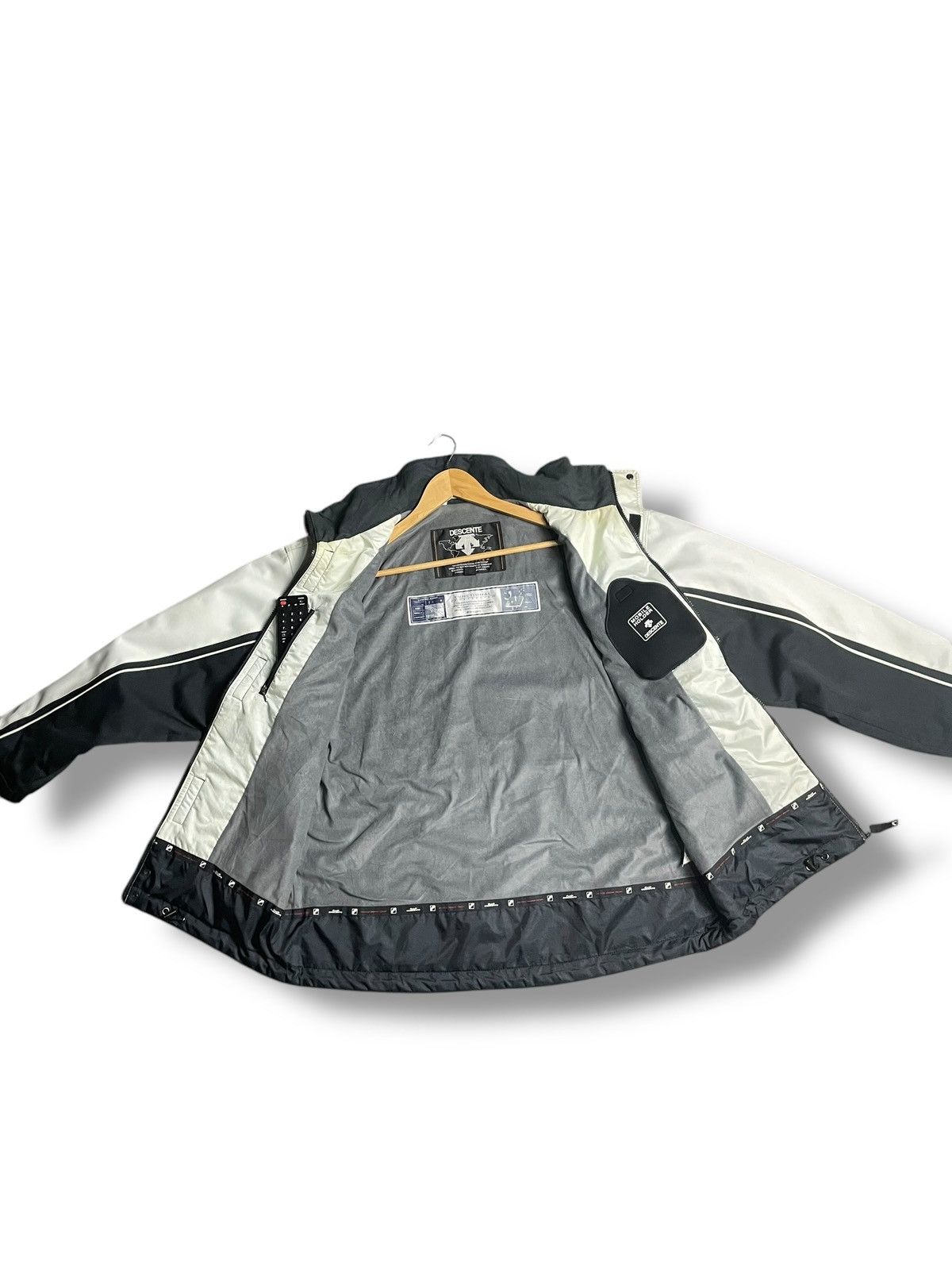 Descente × Vintage Descente Men’s Windbreaker (25) Size US L / EU 52-54 / 3 - 7 Thumbnail
