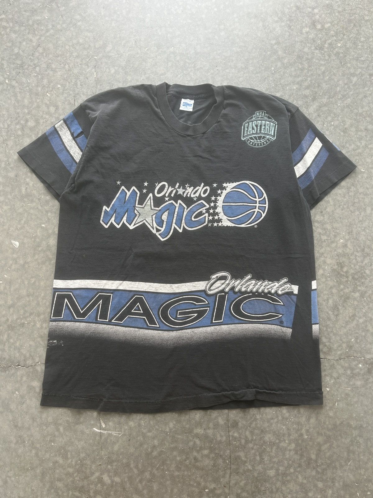 NBA × Salem Sportswear × Vintage Vintage 90s Orlando Magic AOP Graphic Tee Size US XL / EU 56 / 4 - 1 Thumbnail