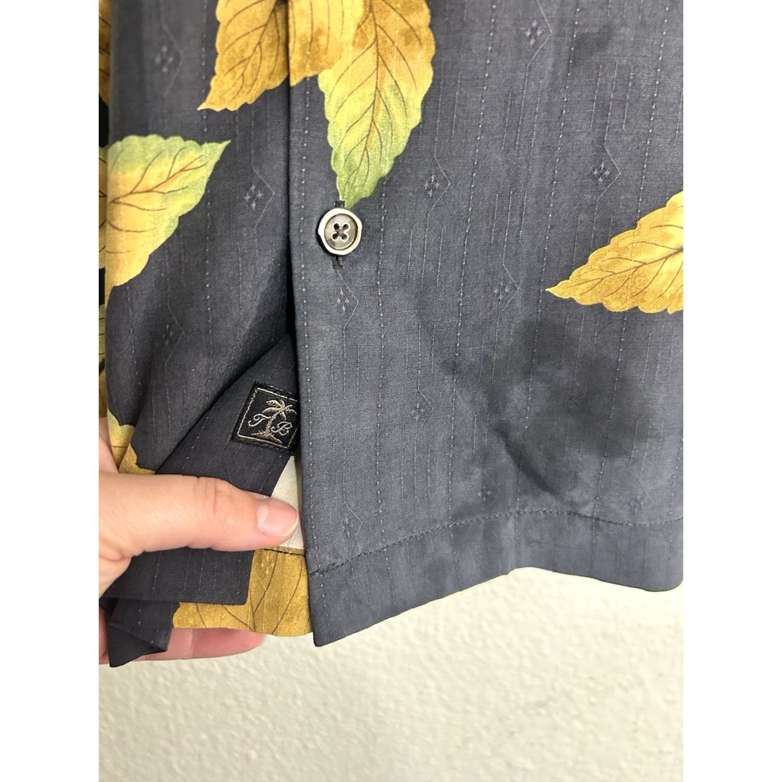 Tommy Bahama VINTAGE Tommy Bahama Mens 2XL Black Silk Button-Up Hawaiian Shirt Casual Mens Shirt Hawaiian 90s? Size US XXL / EU 58 / 5 - 7 Thumbnail