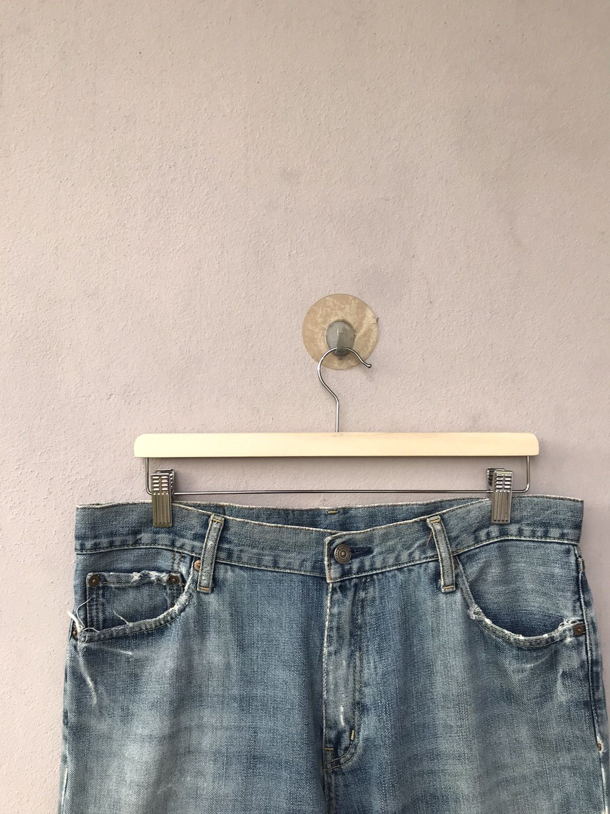 Uniqlo Uniqlo Distressed Denim Size US 35 - 2 Thumbnail