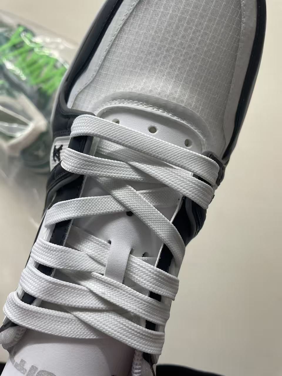 Louis Vuitton Louis Vuitton White & Marine Trainer Sneakers Size US 9 / IT 39 - 15 Thumbnail