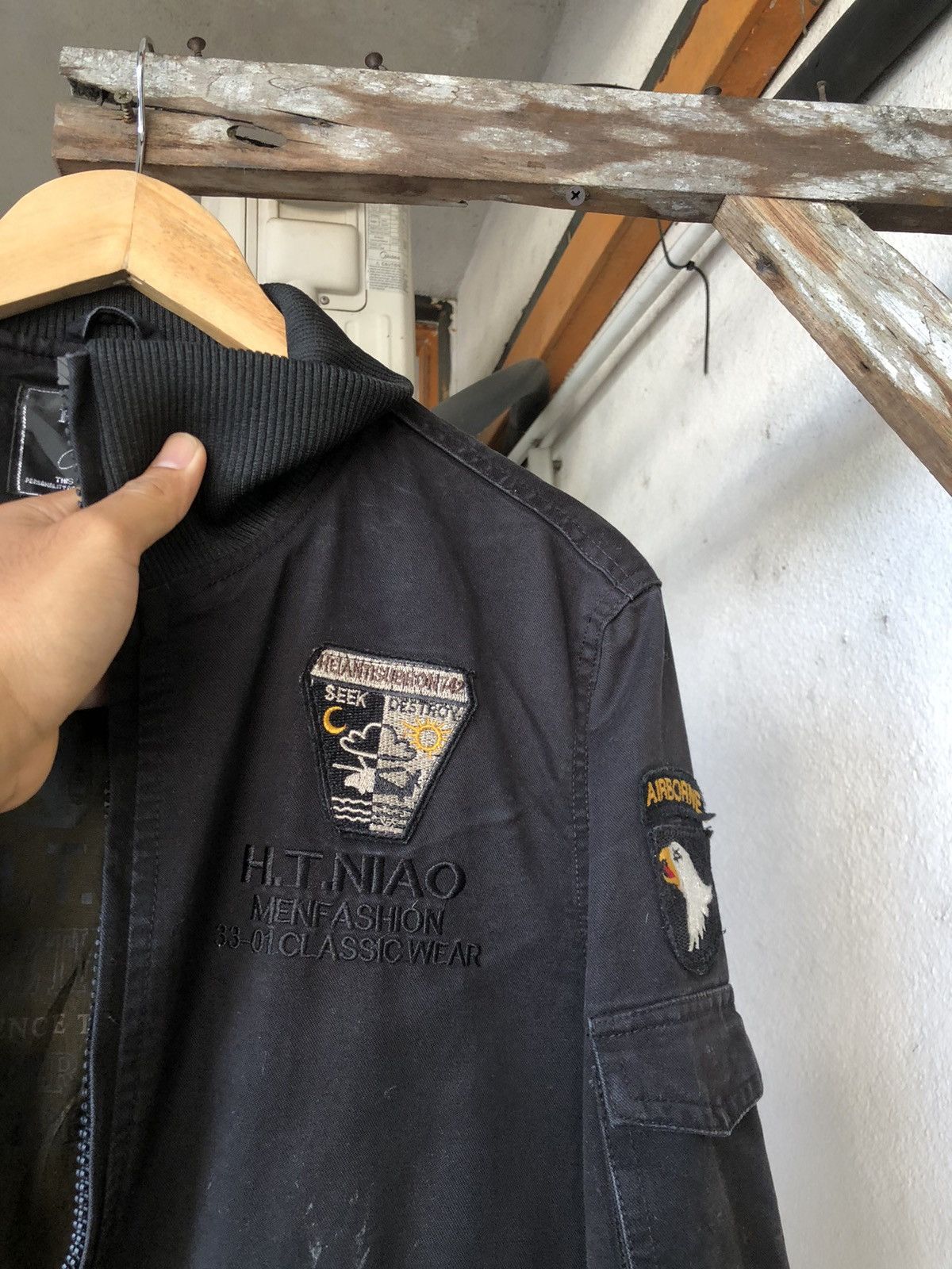 Vintage Huang Tai Niao Military Style Distressed Bomber Jacket Size US L / EU 52-54 / 3 - 5 Thumbnail