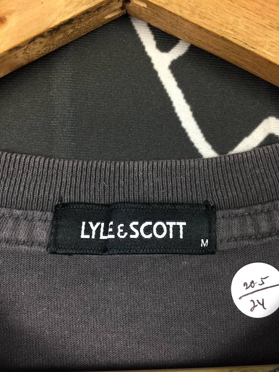 Lyle & Scott Lyle & Scott Faded Charcoal Embroidered Logo Pocket Tee Size US M / EU 48-50 / 2 - 9 Thumbnail