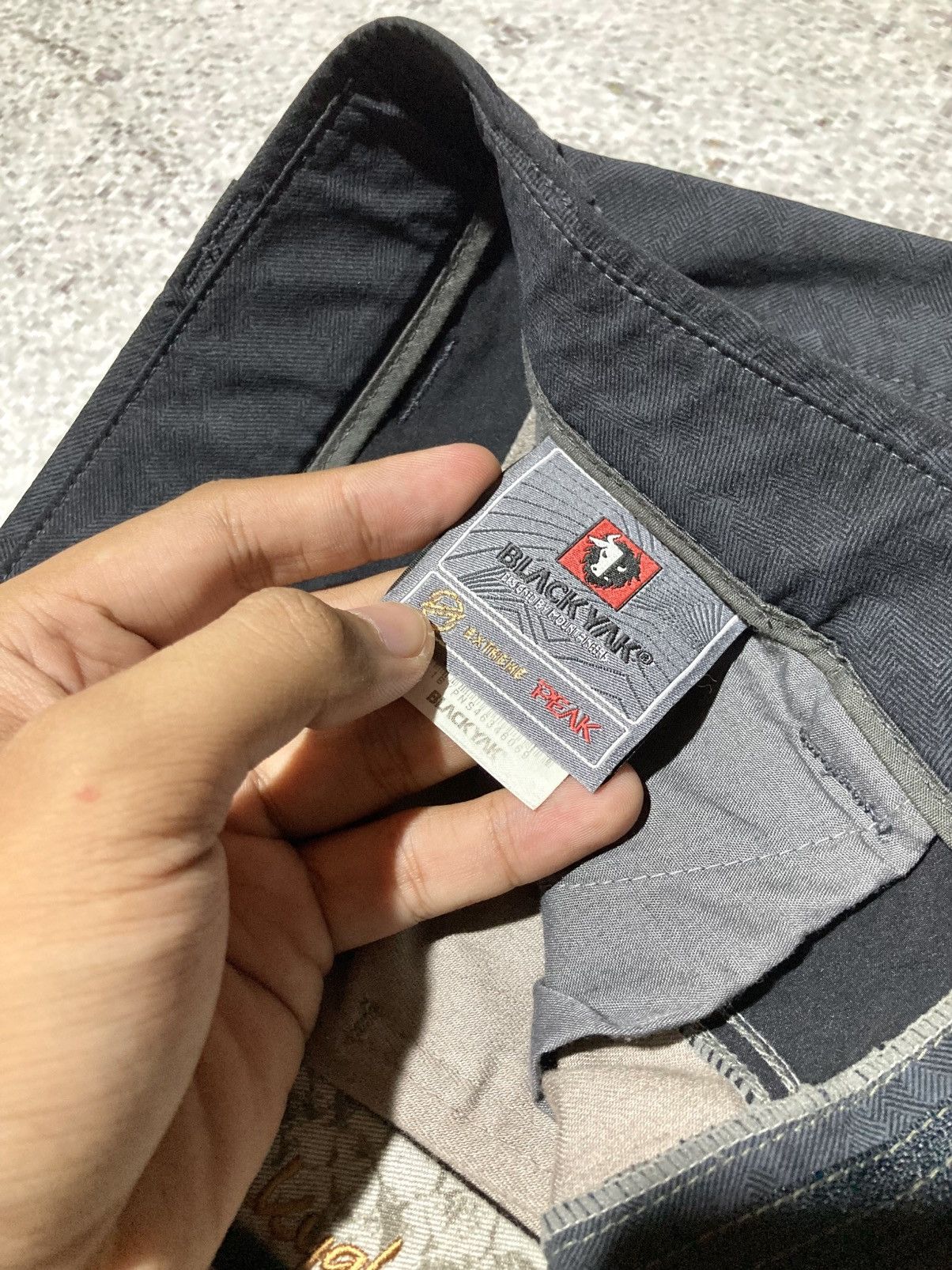 Japanese Brand 2000s BlackYak Snake Skin Pattern Nylon Outdoor Pants Size US 27 - 20 Thumbnail
