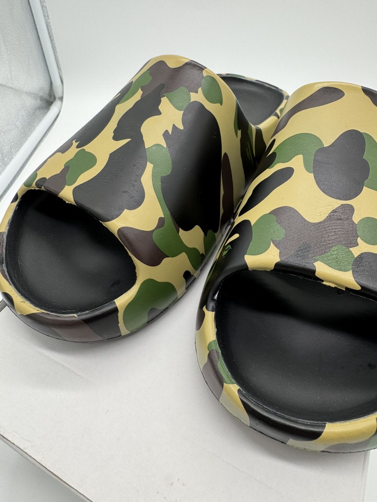 Bape Bape 1st camo slides ‘yellow’ Size US 8 / EU 41 - 6 Thumbnail