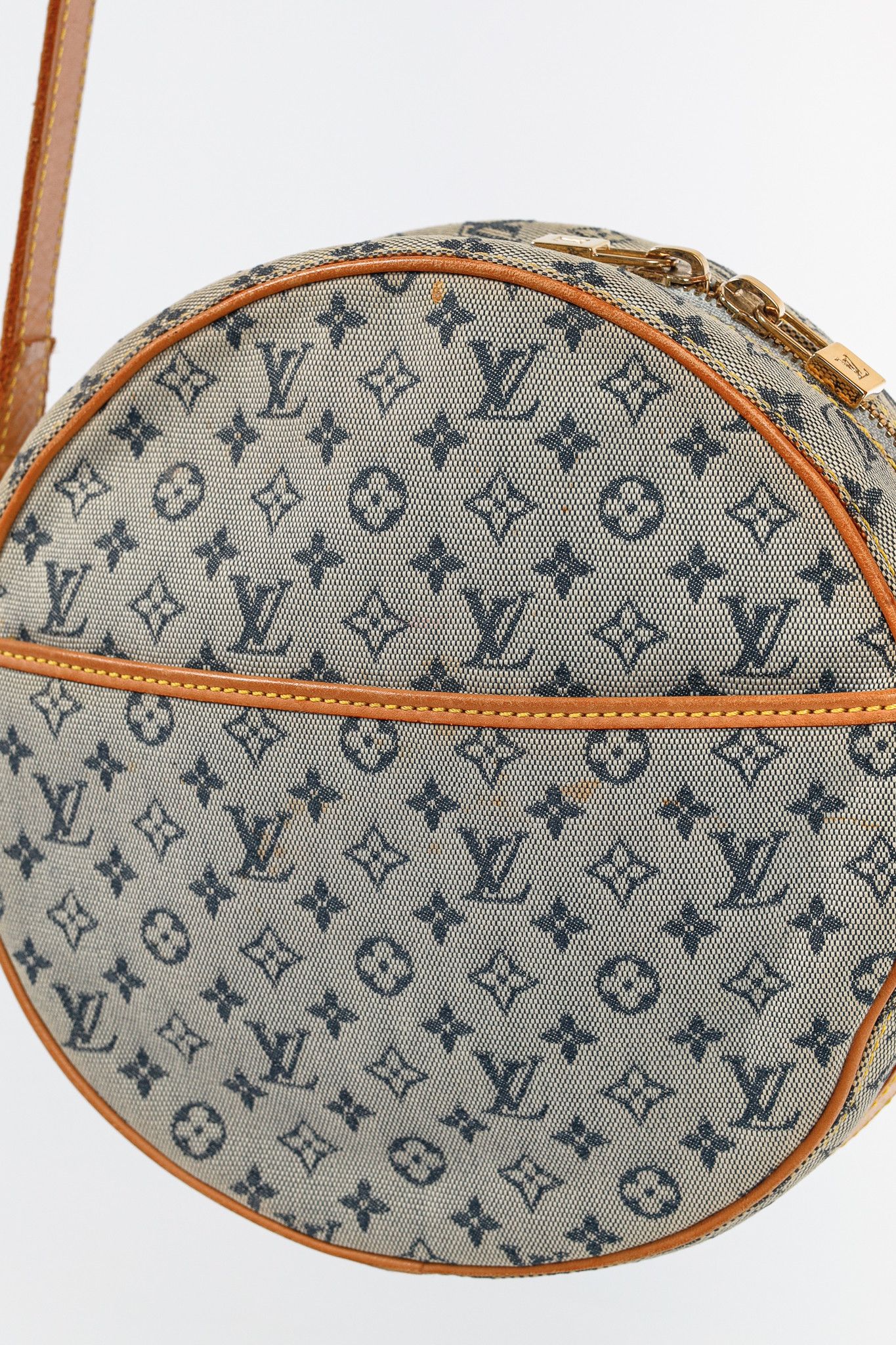 Louis Vuitton Louis Vuitton Jeanne GM Mini Lin Monogram Round Crossbody Size ONE SIZE - 8 Thumbnail