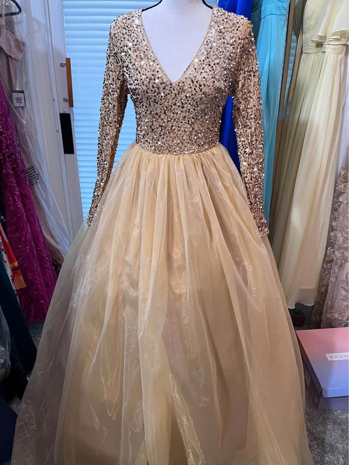 Other Beautiful size 10 ball gown, gold Size M / US 6-8 / IT 42-44 - 1 Thumbnail