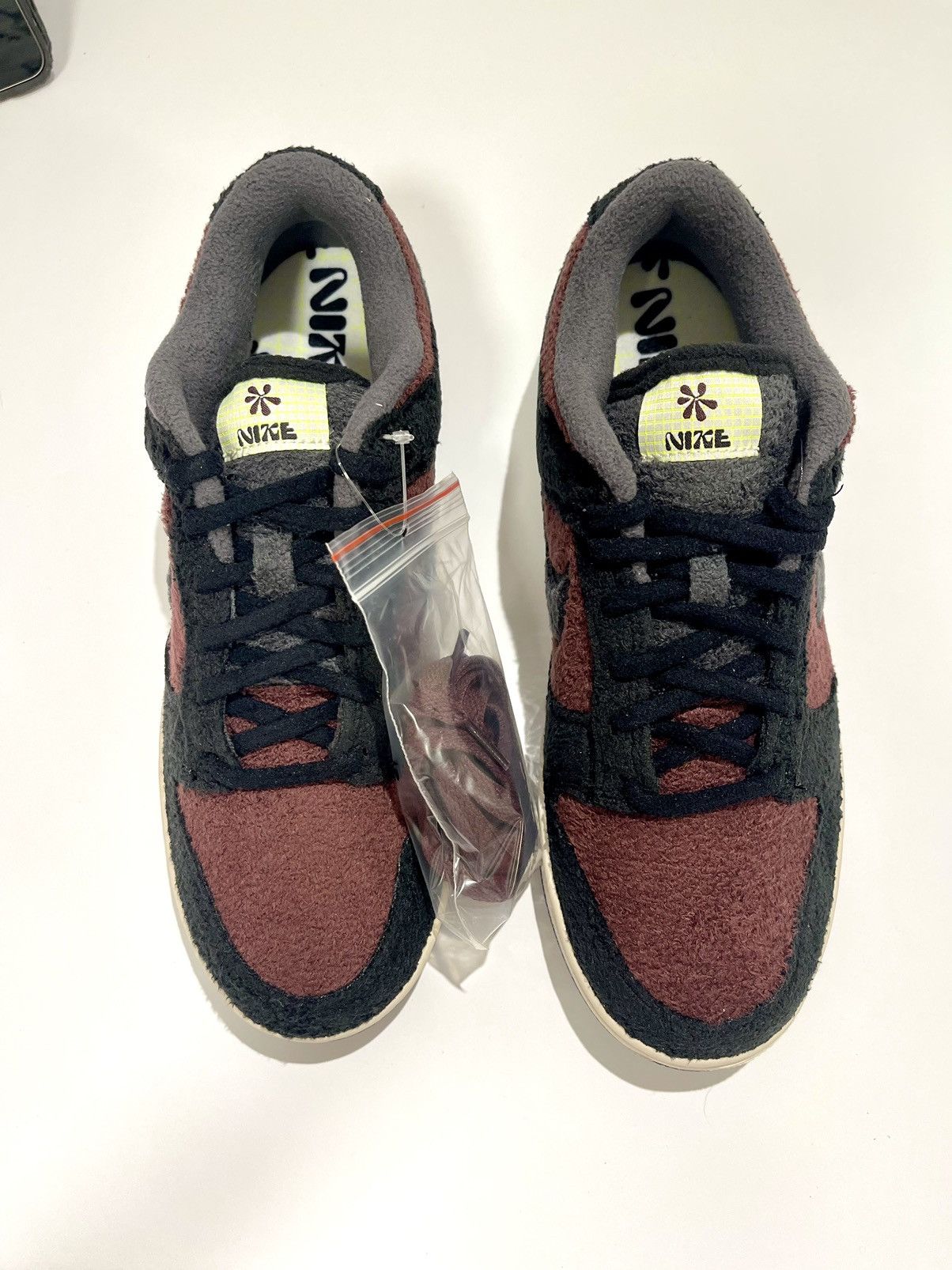 Nike NIKE DUNK LOW SE FLEECE PACK BURGUNDY CRUSH Size US 9 / IT 39 - 4 Thumbnail