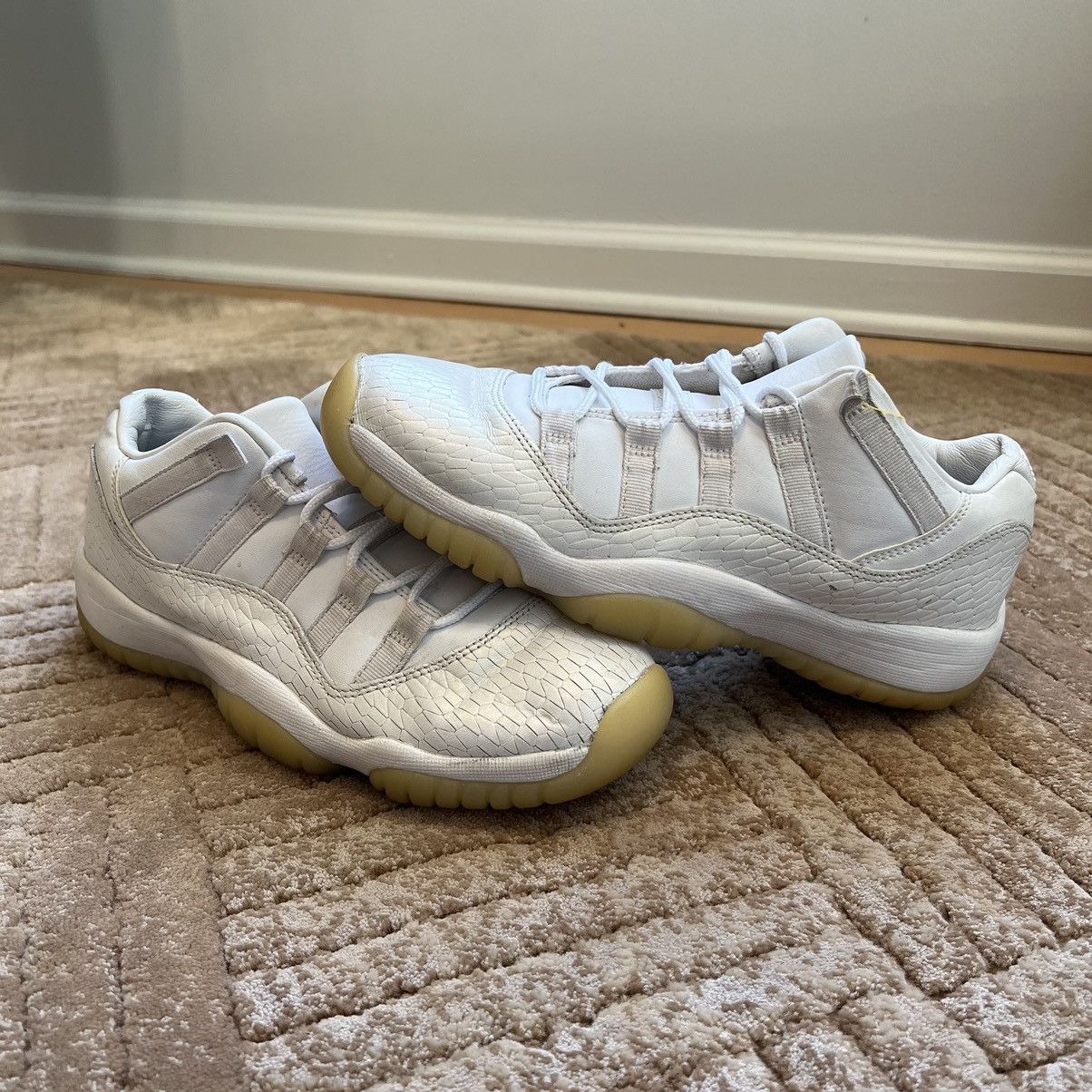 Air shops Jordan 11 Retro Low Premium GS Frost White