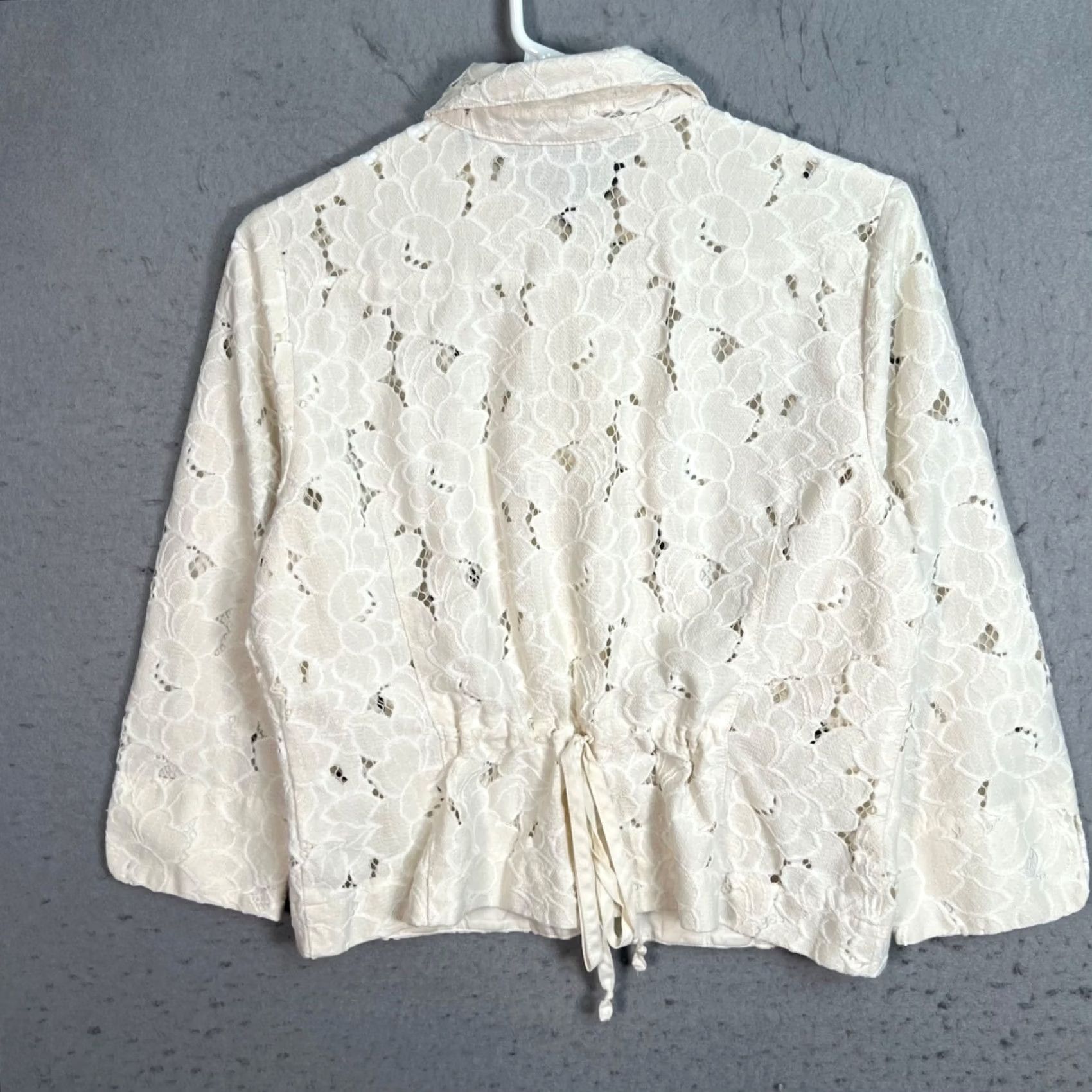 Vintage Cabi Womens Size Medium White Floral Lace Button-Down Jacket 3/4 Sleeves Shirt Womens Jacket Lace Floral Button-Down, White, M Size M / US 6-8 / IT 42-44 - 2 Thumbnail