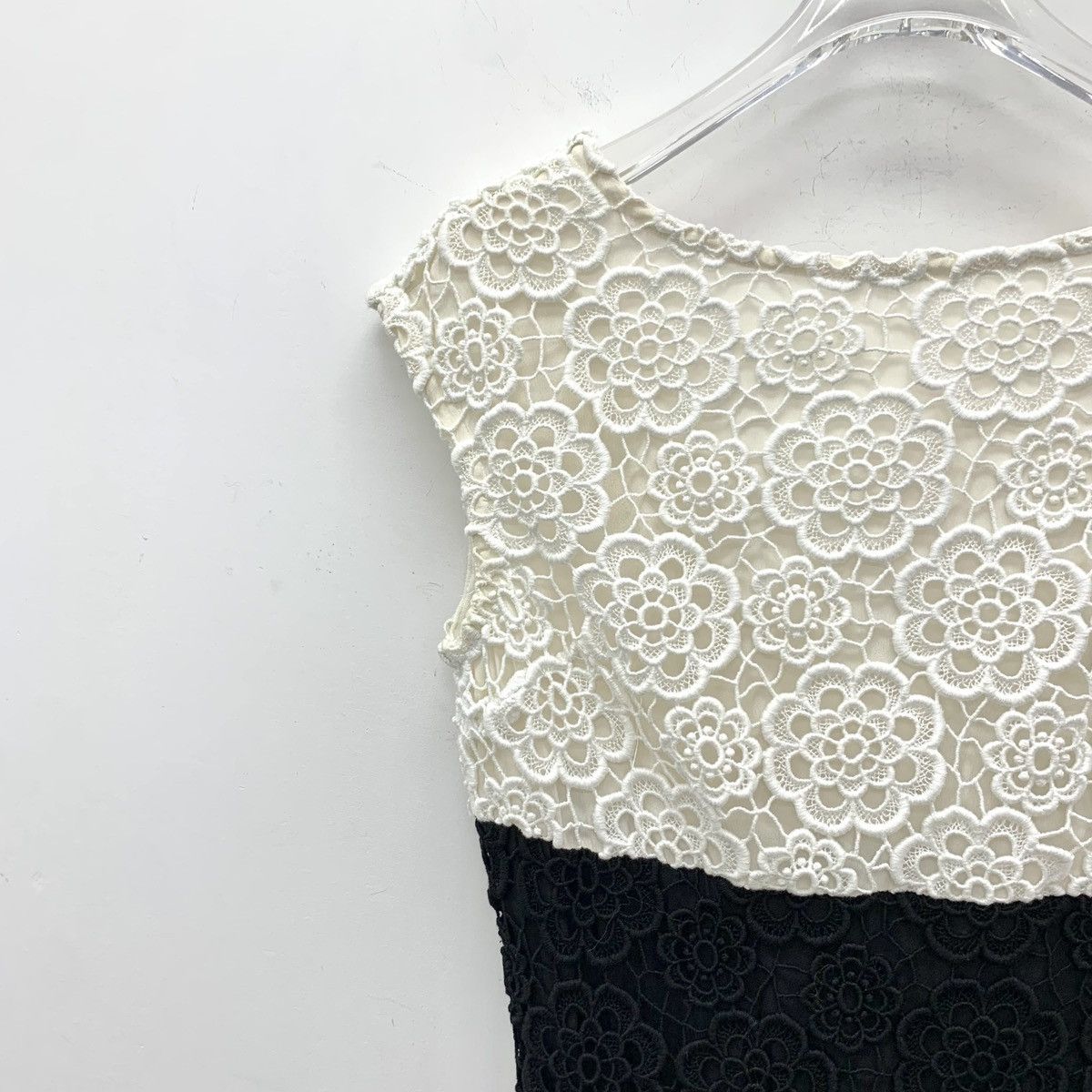 Dior Dior Floral Lace Hollow Embroidered Sleeveless Dress K26WX Size XS / US 0-2 / IT 36-38 - 3 Thumbnail