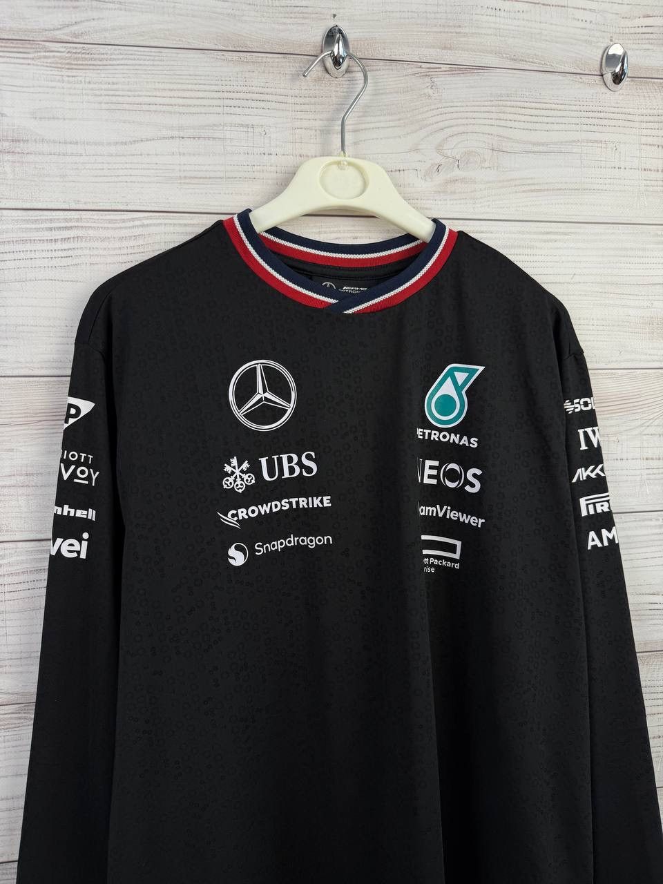 Formula 1 Mercedes AMG Petronas Racing Long Sleeve Size US L / EU 52-54 / 3 - 2 Thumbnail