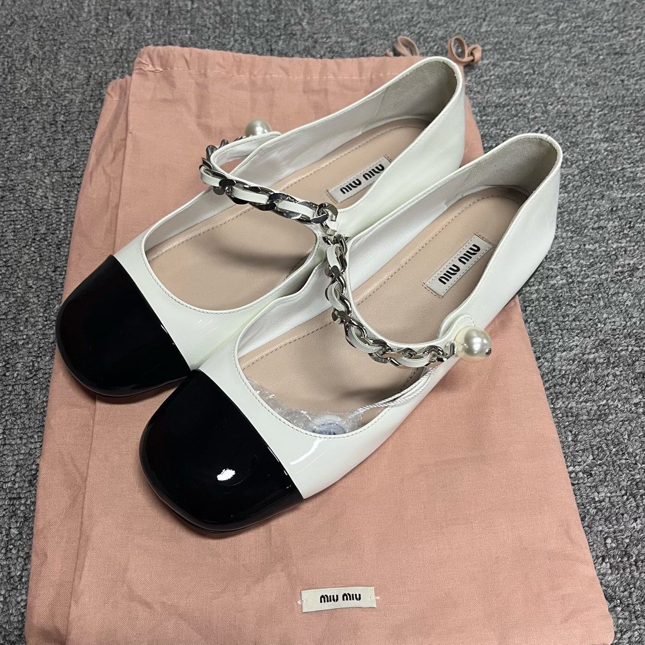 Miu Miu Miu Miu Leather Round Toe Slip-On Shoes Size US 6 / IT 36 - 1 Thumbnail