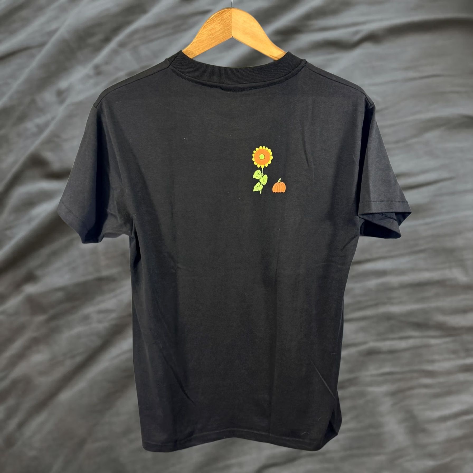 Hanes VINTAGE Hanes Womens Medium Black Fall Sunflower Pumpkin 90s Harvest Teddy Bear Graphic Short Sleeve Crew Neck T-Shirt Mens Medium Size M / US 6-8 / IT 42-44 - 1 Thumbnail