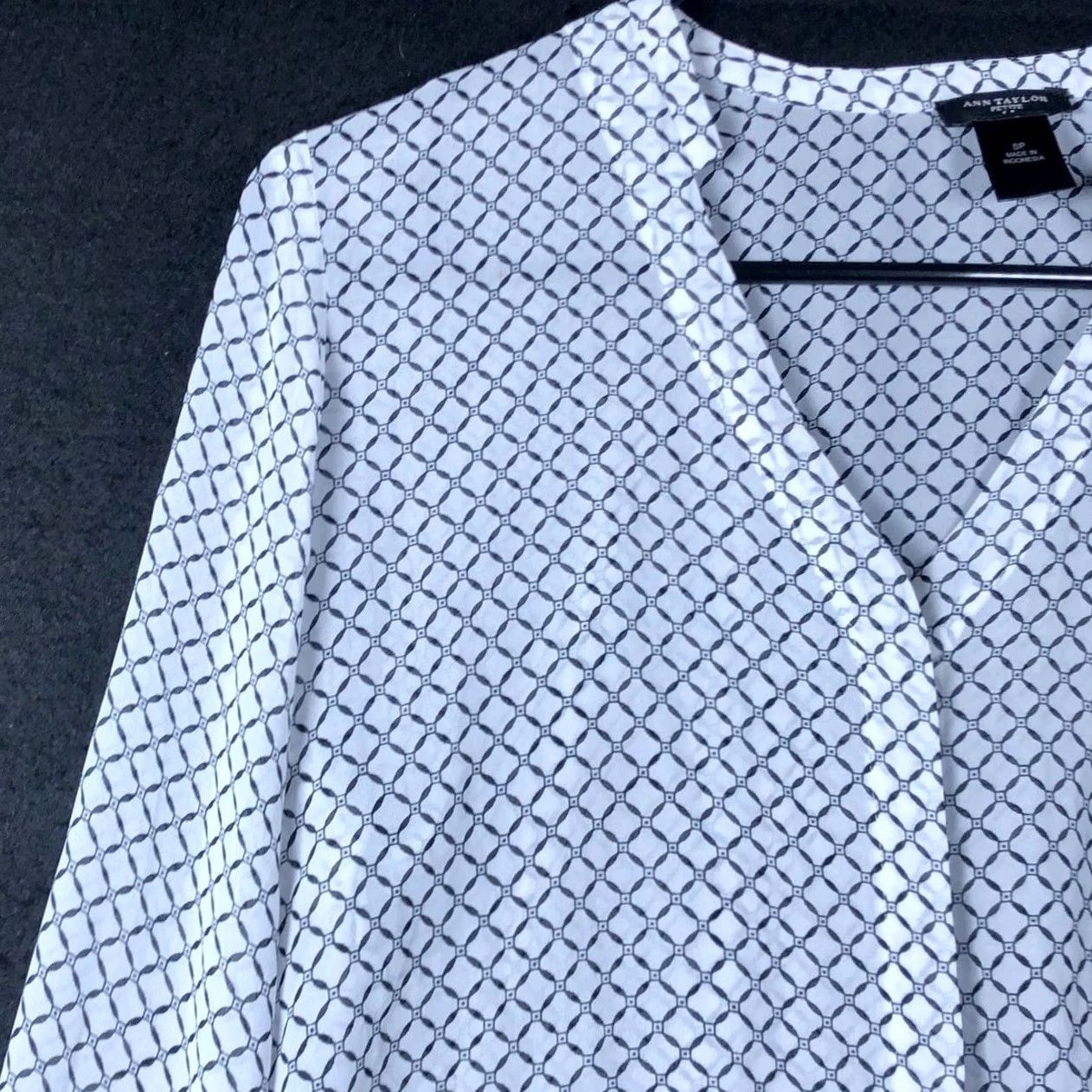 Ann Taylor Ann Taylor Women Blouse White Black Geometric Petite Sheer V-Neck Long Sleeve SP Shirt Size S / US 4 / IT 40 - 4 Thumbnail