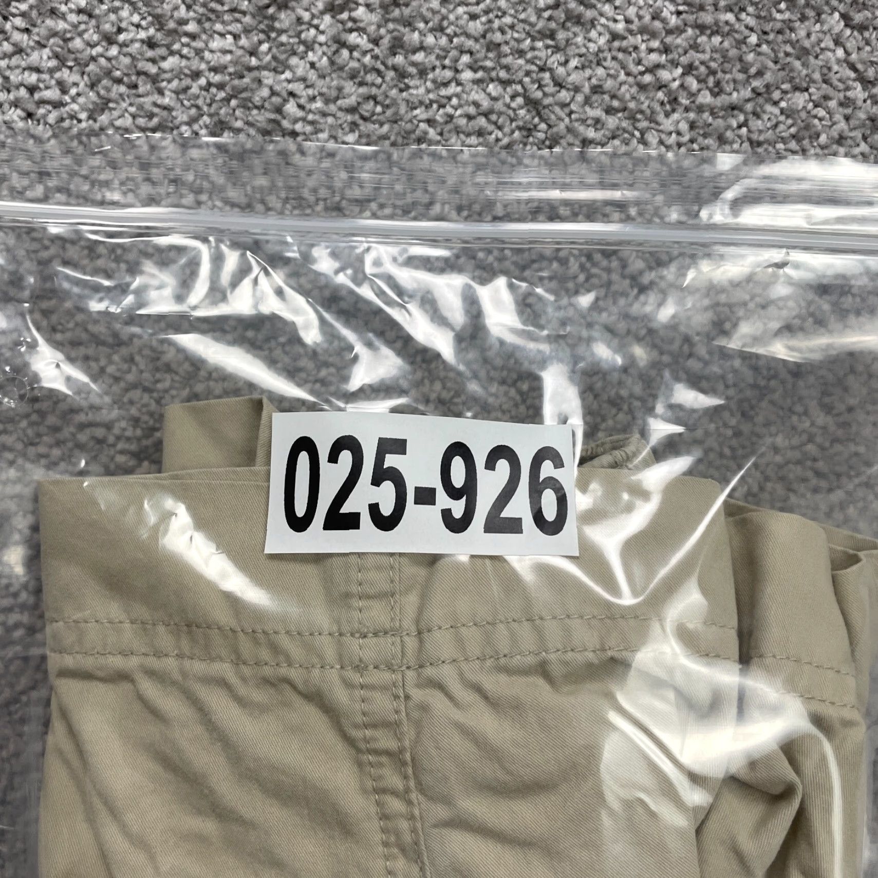 Vintage Columbia Shorts Mens Large Beige Athletic Outdoor Fishing Hiking Water Sports Elastic Waist Cotton Nylon Fish Size US 33 - 7 Thumbnail