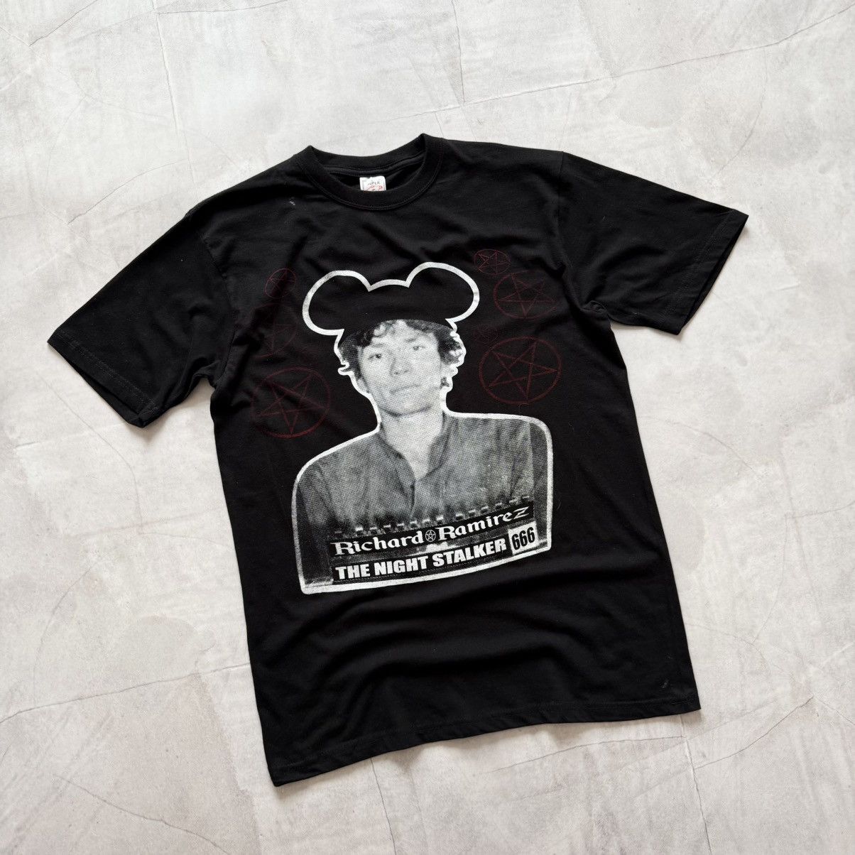 Vintage 90s Richard Ramirez The Night Stalker Serial Killer T-shirt Size US M / EU 48-50 / 2 - 1 Thumbnail
