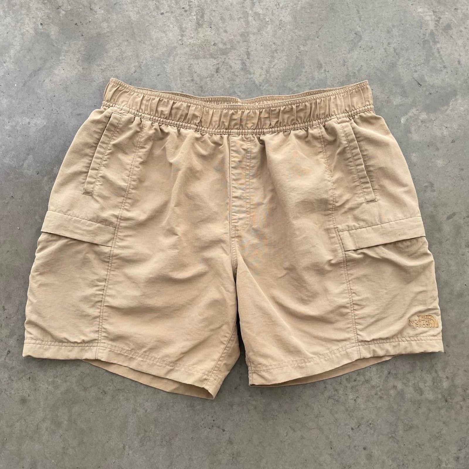 The North Face The North Face Tan Nylon Cargo Shorts Size US 33 - 1 Thumbnail