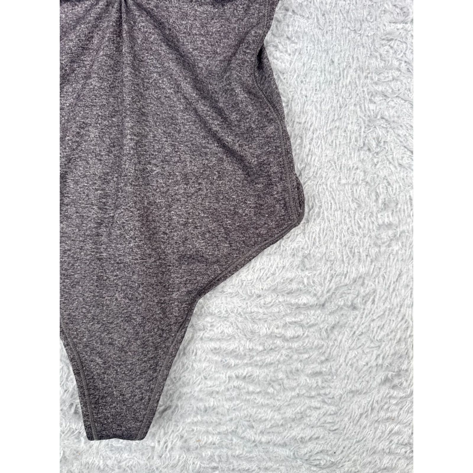 Lululemon Lululemon Bodysuit Women Regular Size 2 Gray Yoga Gym Sleeveless V-Neck Heathered Nulu Fabric Size XS / US 0-2 / IT 36-38 - 4 Thumbnail