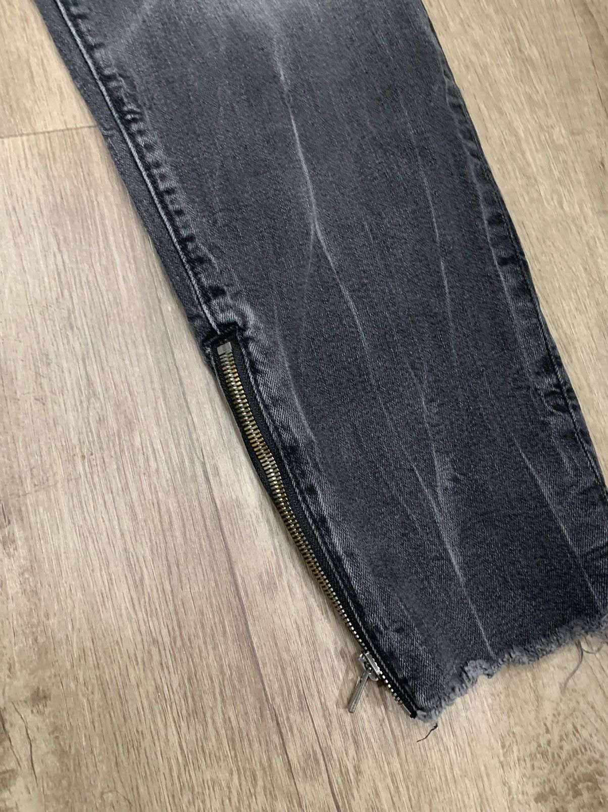 True Religion True Religion Black distressed jeans Size US 34 / EU 50 - 7 Thumbnail