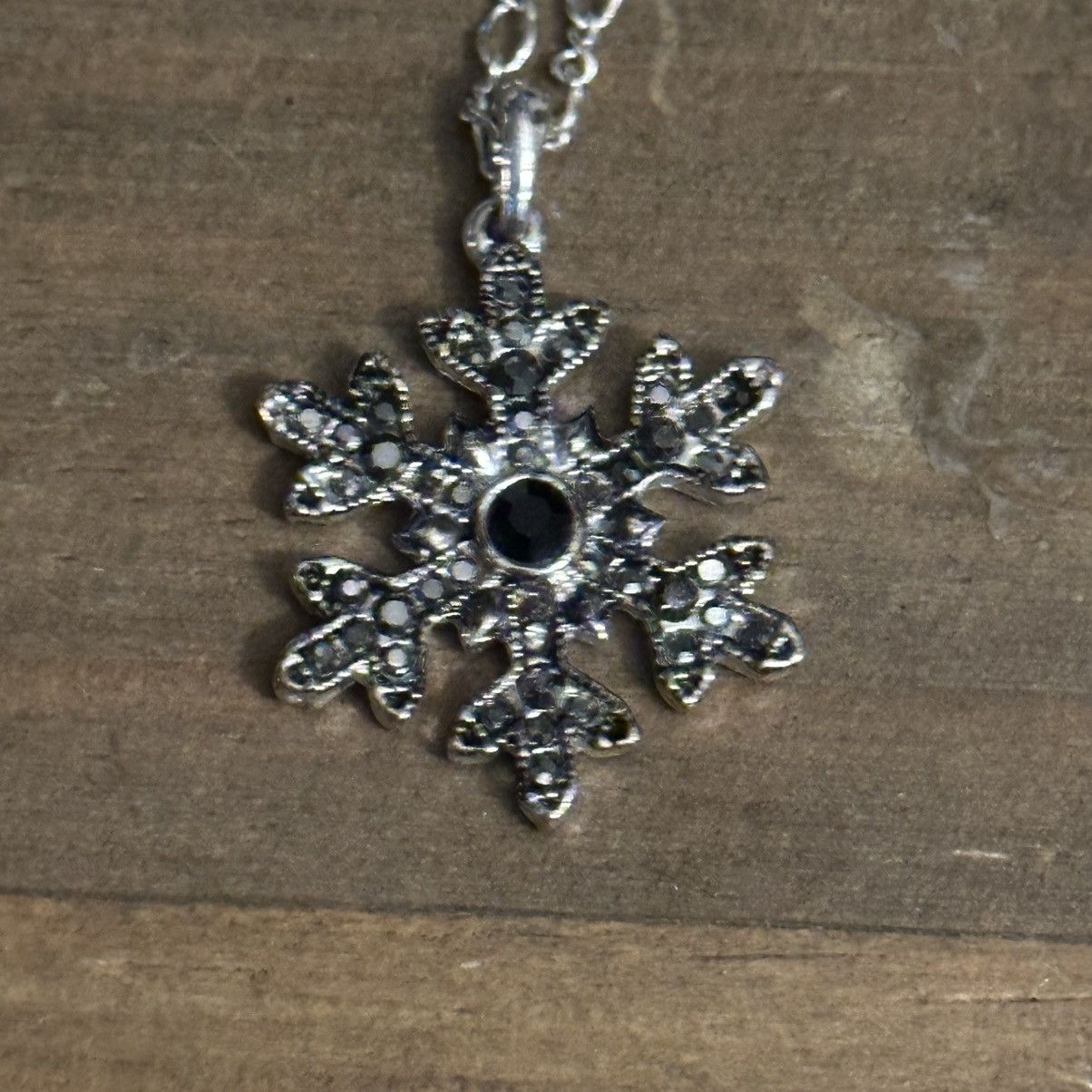 Other Silver tone marcasite snowflake pendant necklace Size ONE SIZE - 3 Thumbnail