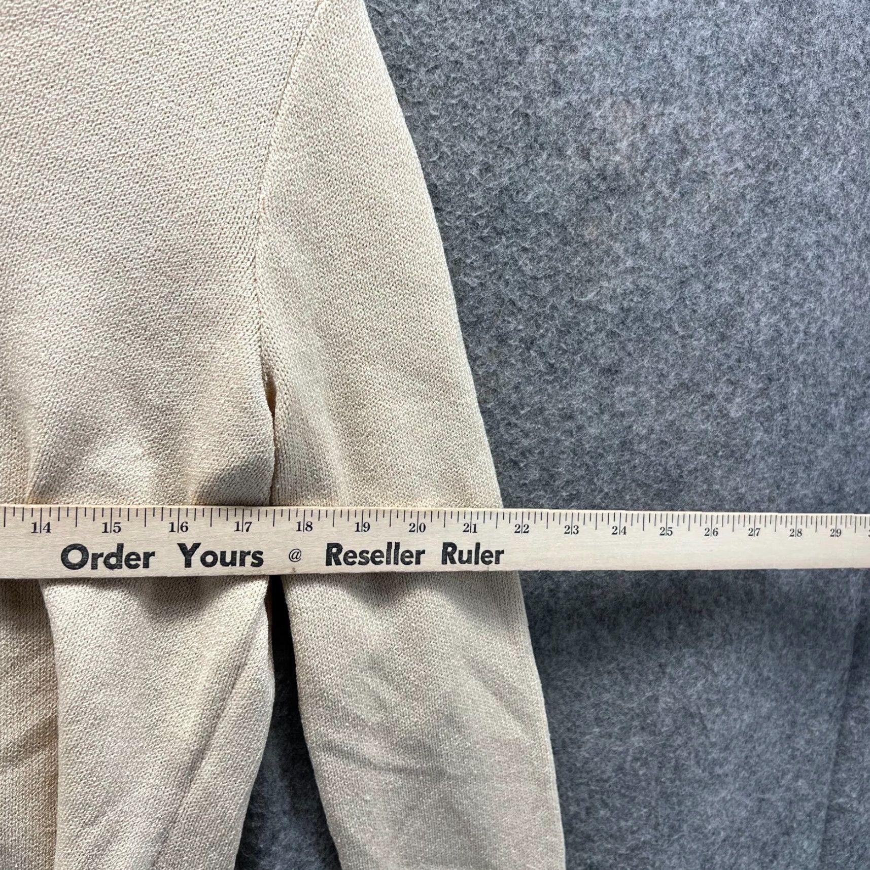 St. John VINTAGE St John Sport Sweater Women Small Beige Fleece Wool Rayon Tan Long Sleeve USA Size S / US 4 / IT 40 - 3 Thumbnail